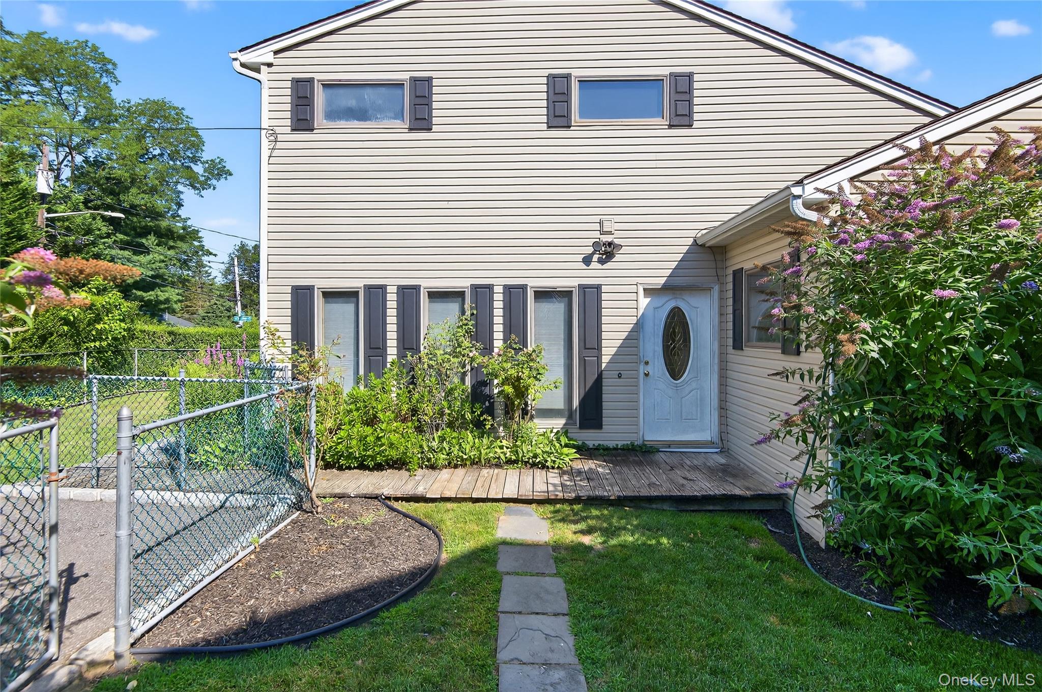 #1 photo, 8 Lovers Lane, Huntington , NY 11743