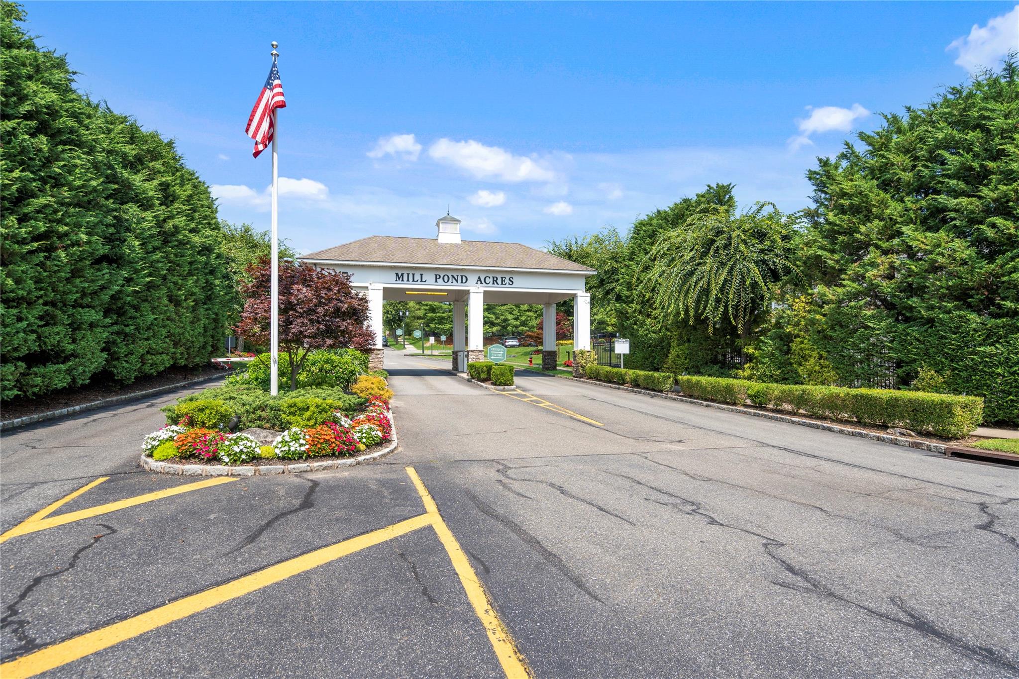 #1 photo, 94 Pond View Drive, Port Washington , NY 11050