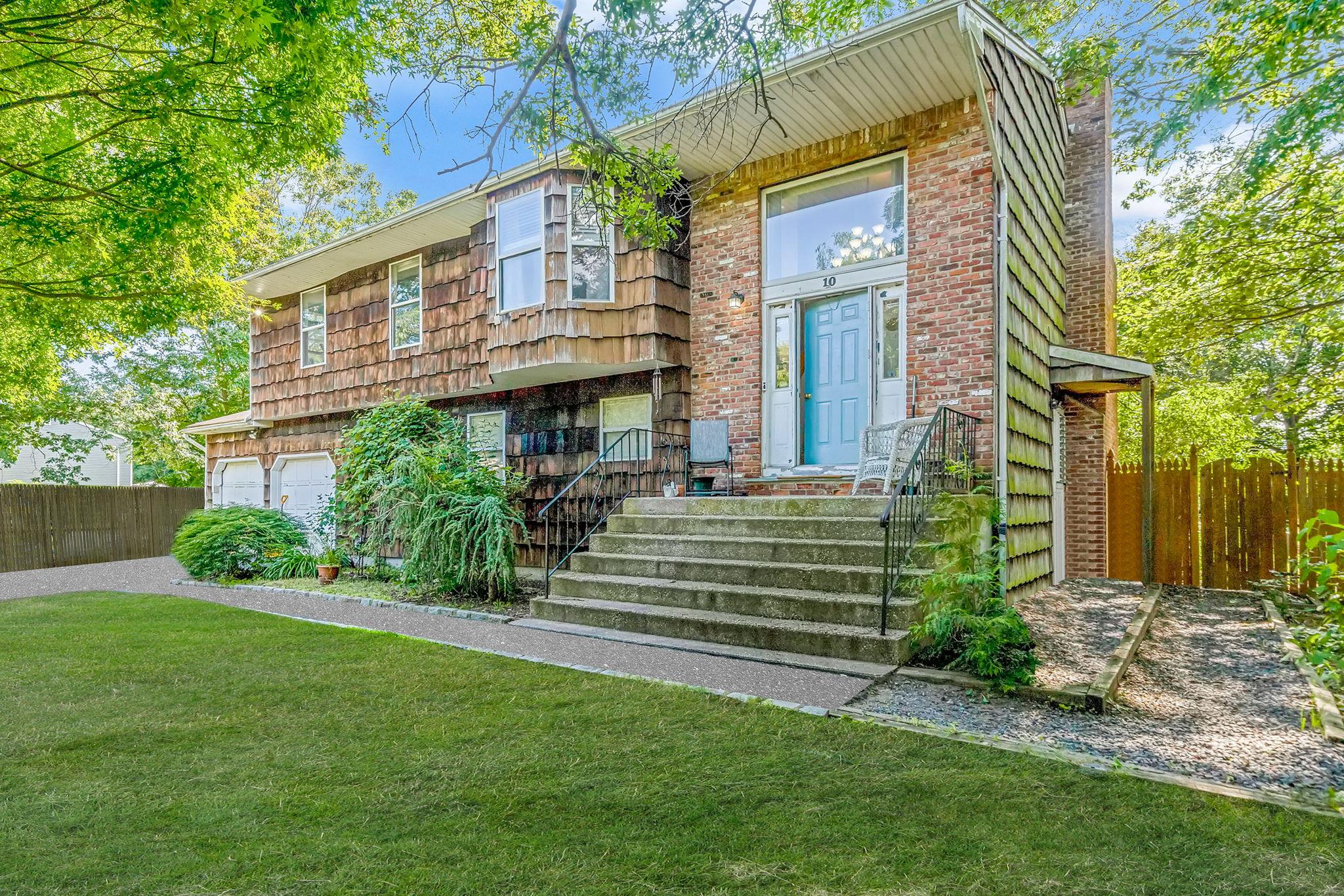 #1 photo, 10 Eason Drive, Ridge , NY 11961