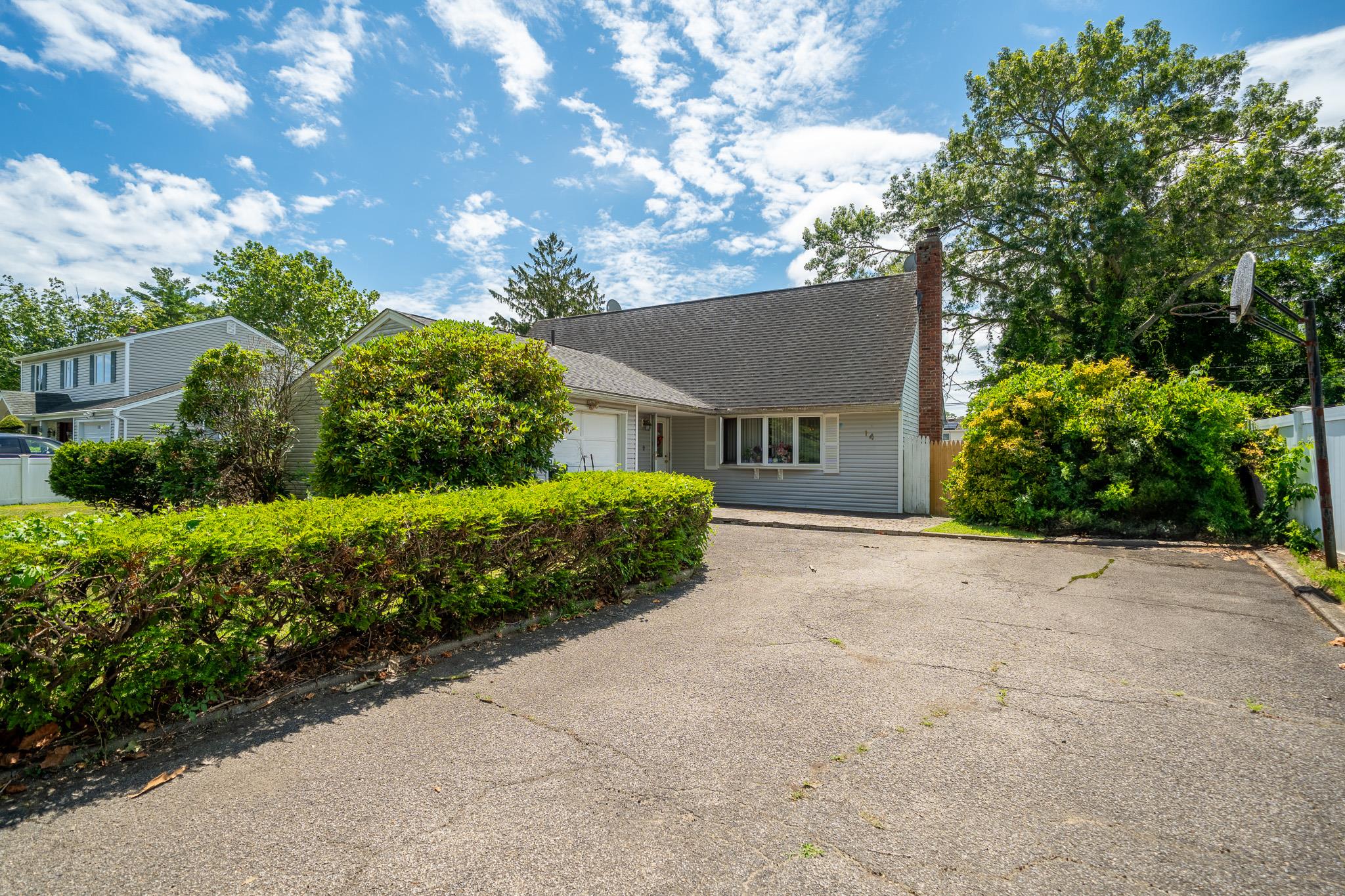 #1 photo, 14 Arcadia Drive, Dix Hills , NY 11746