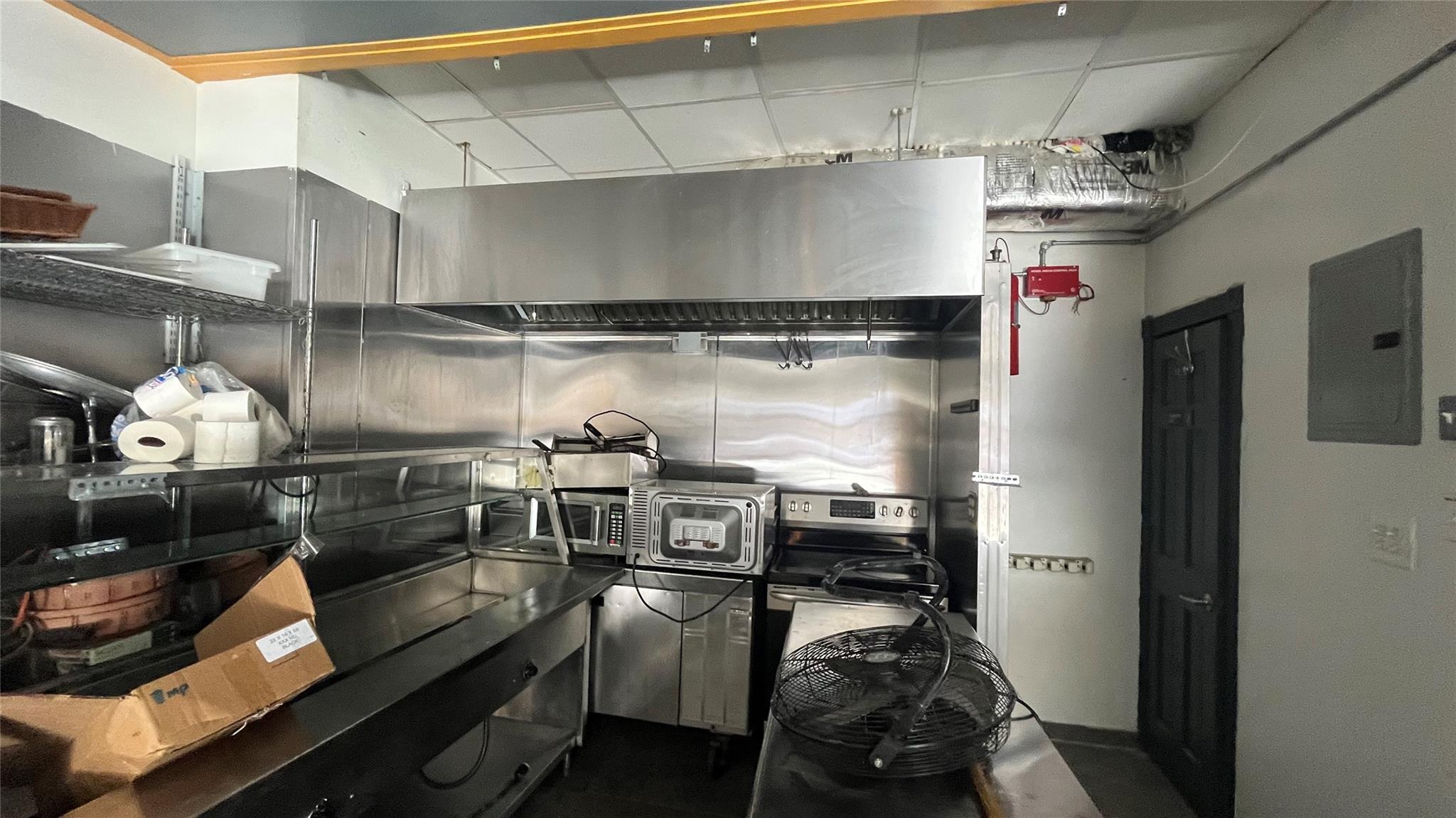 #2 photo, 2522 Steinway Street, クイーンズ区 Astoria , NY 11103