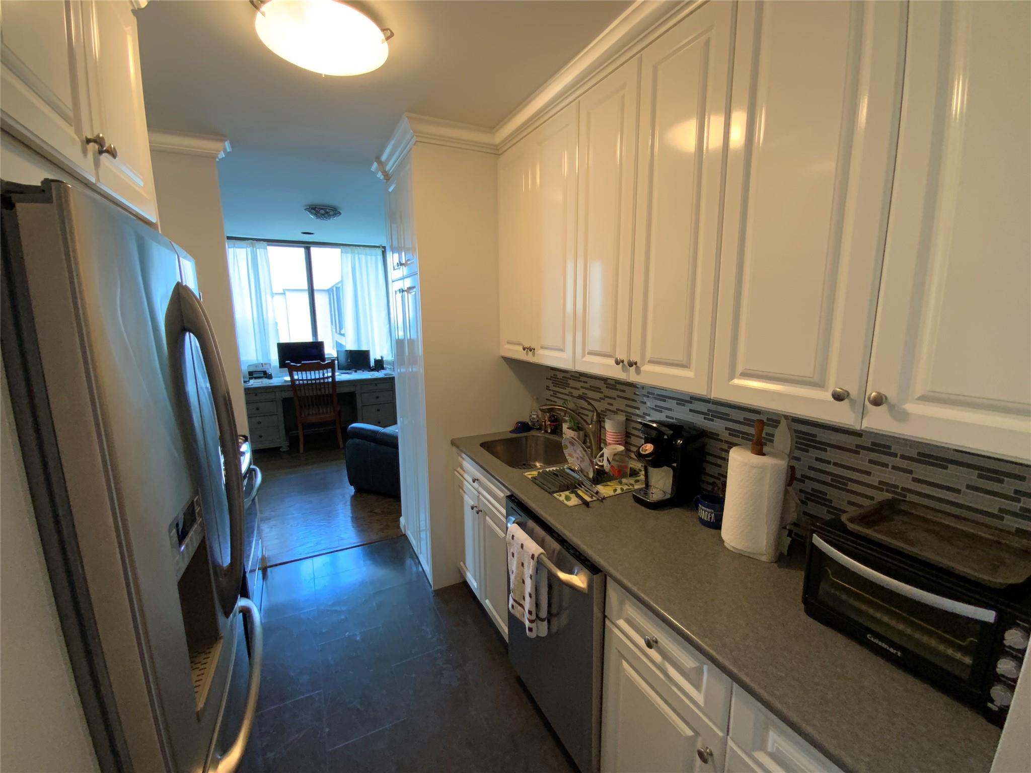 #11 photo, 27110 Grand Central Parkway, クイーンズ区 Floral Park , NY 11005