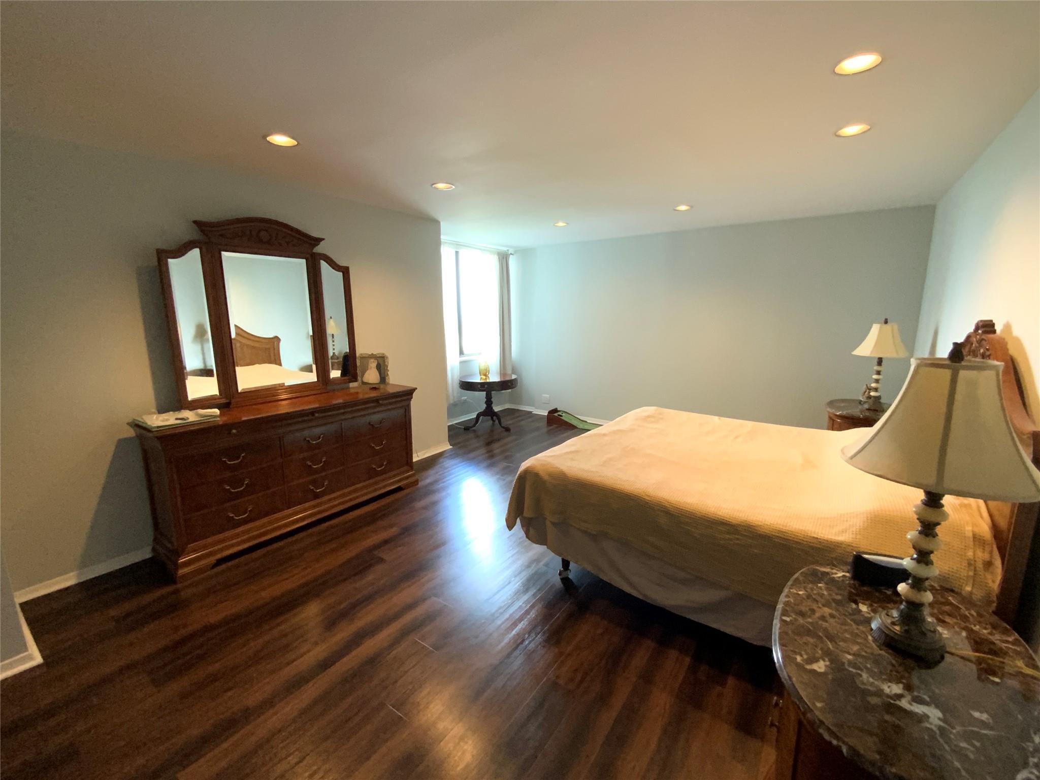 #15 photo, 27110 Grand Central Parkway, クイーンズ区 Floral Park , NY 11005