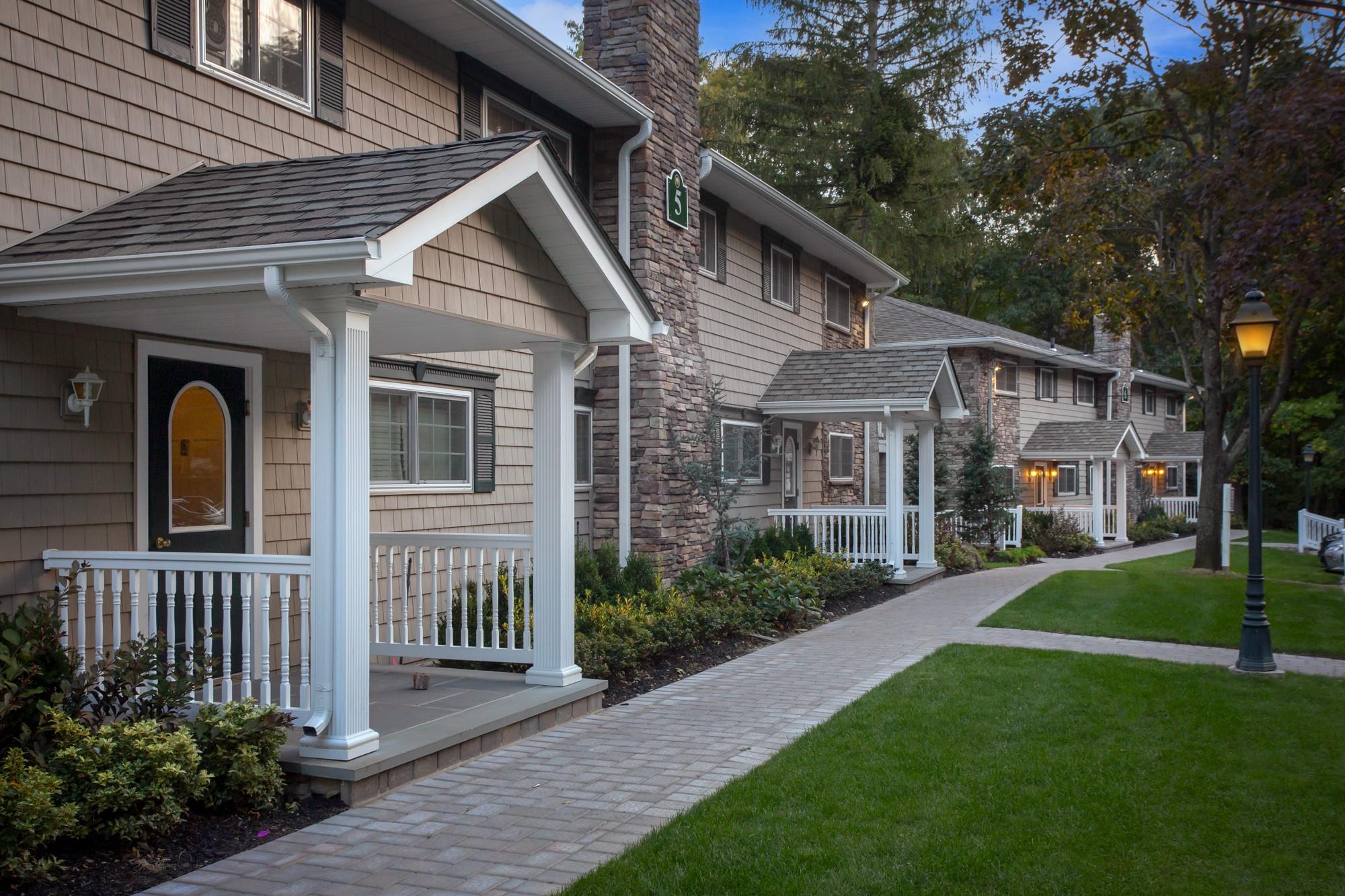 #1 photo, 6-4A Presidents Drive, 롱 아일랜드 Port Jefferson , NY 11777