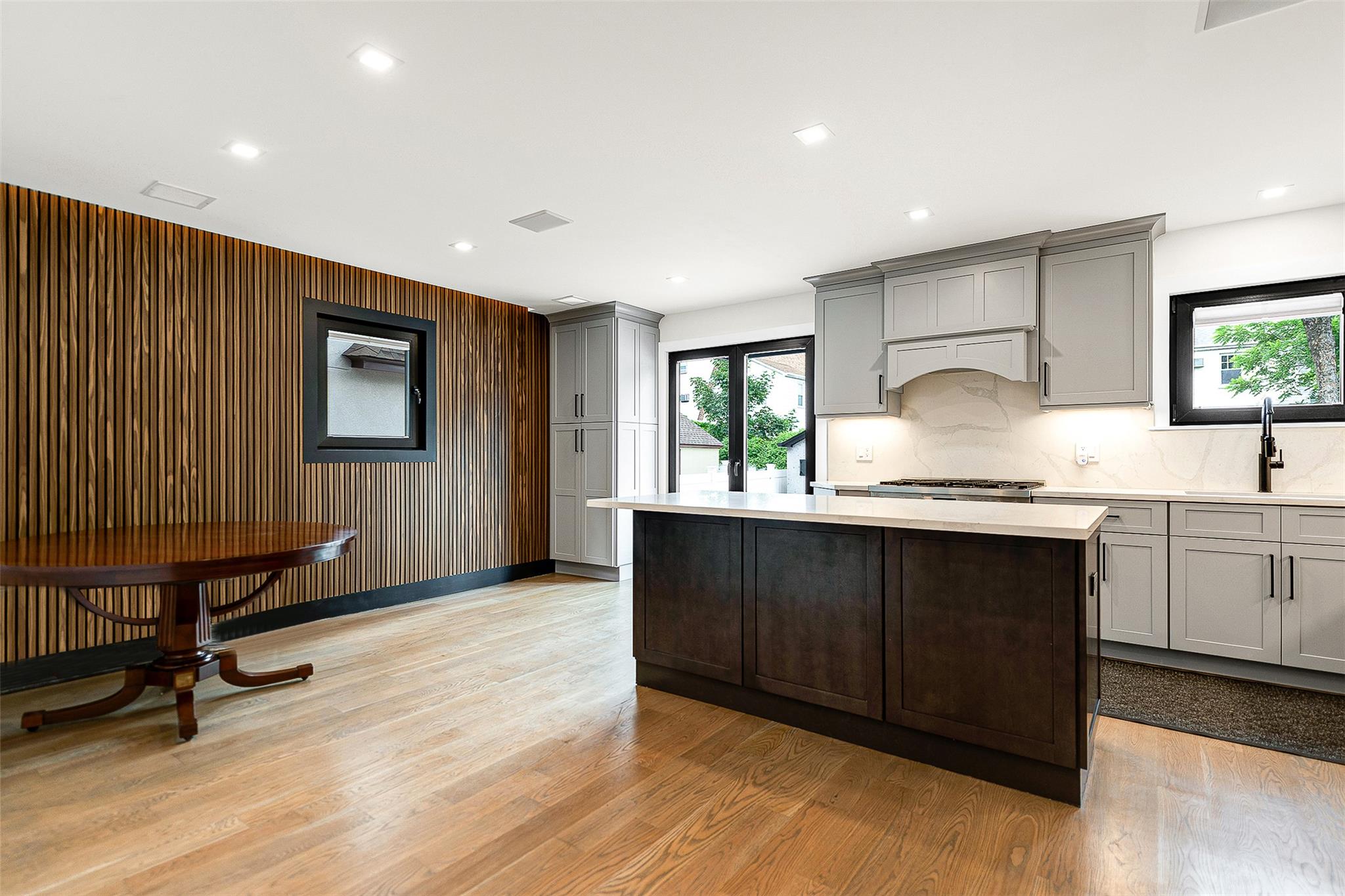 #9 photo, 71-31 Loubet Street, クイーンズ区 Forest Hills , NY 11375