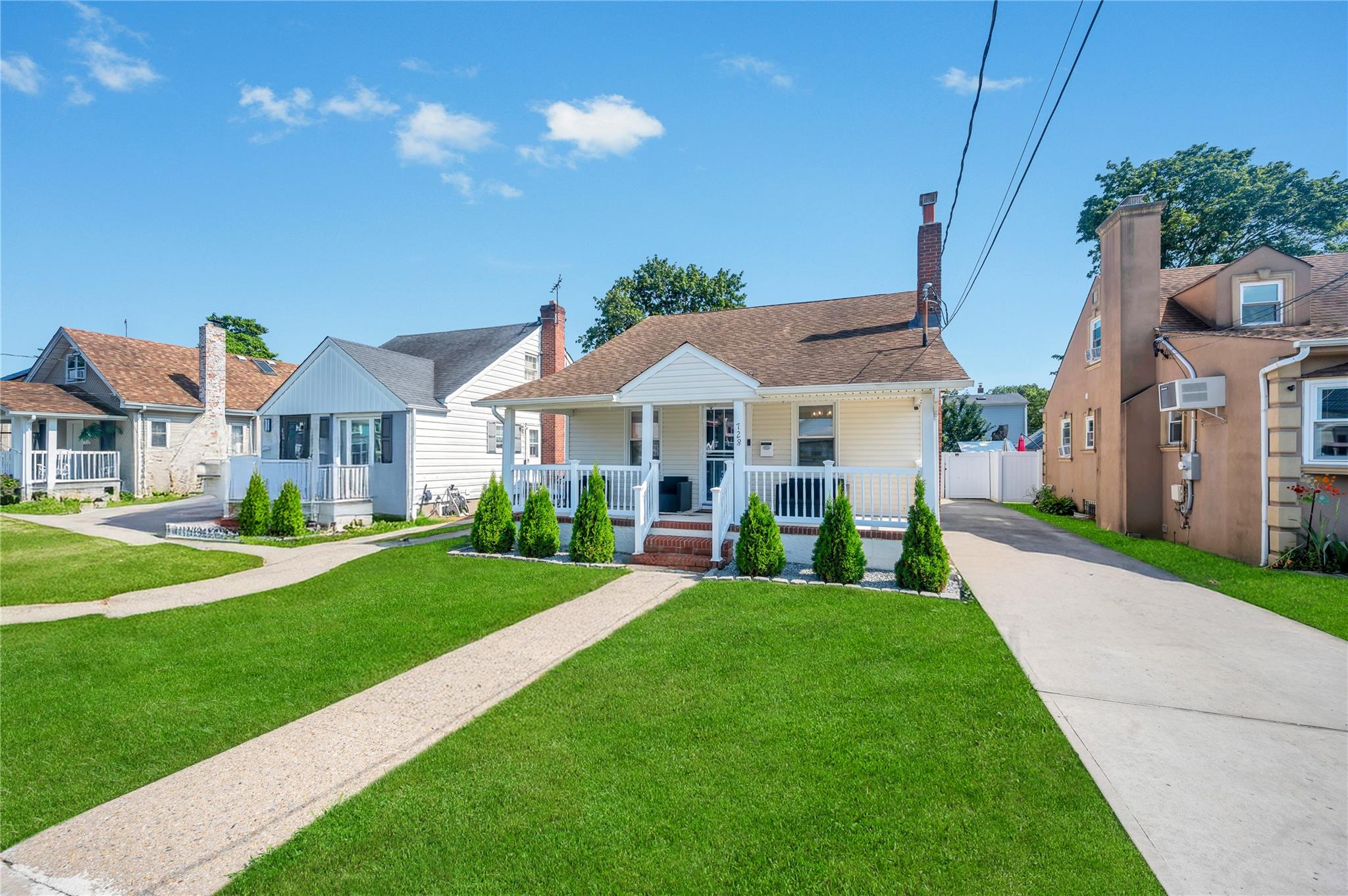 #2 photo, 728 Grand Terrace Avenue, Baldwin , NY 11510