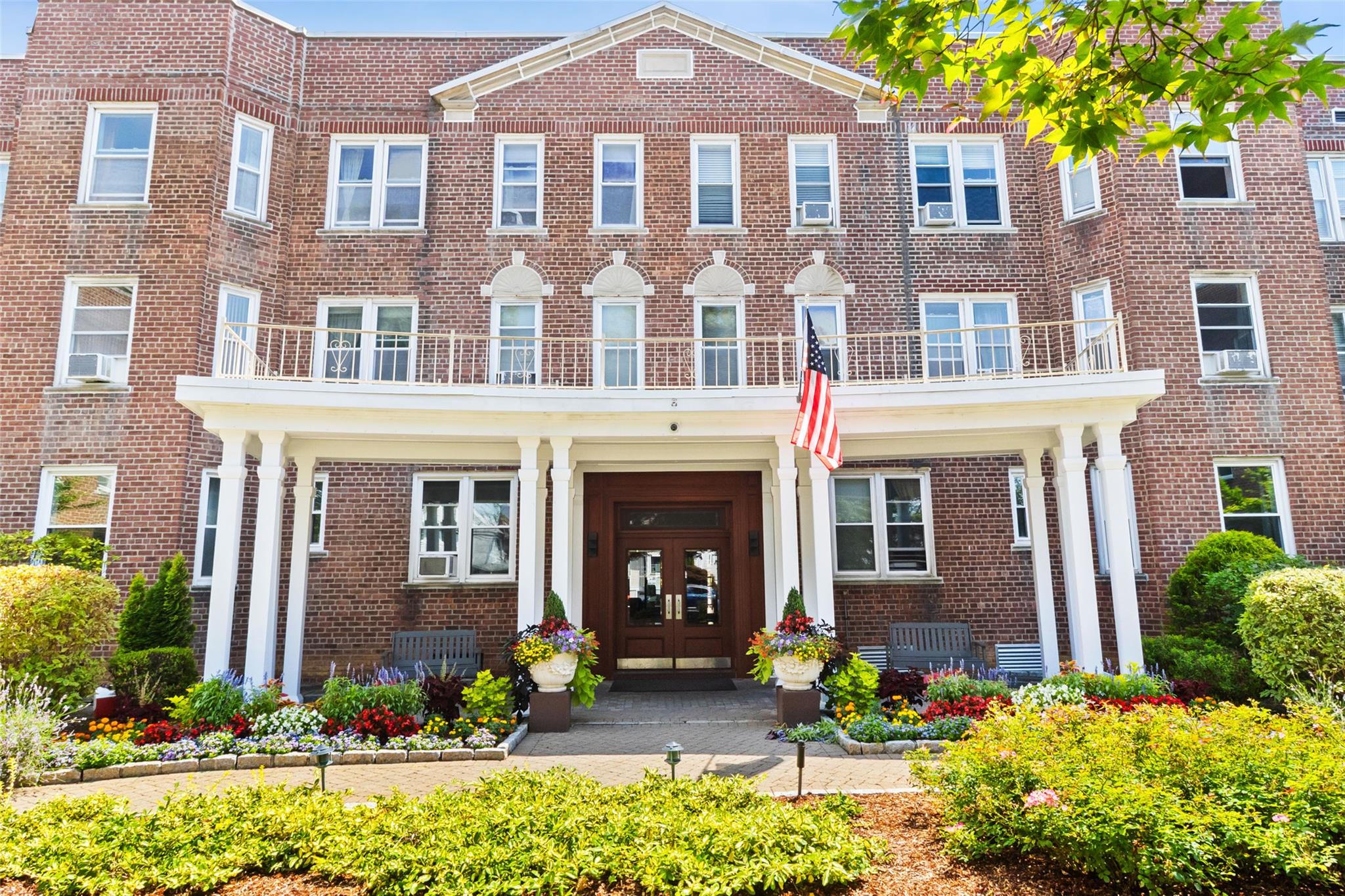 #16 photo, 101 Old Mamaroneck Road, White Plains , NY 10605