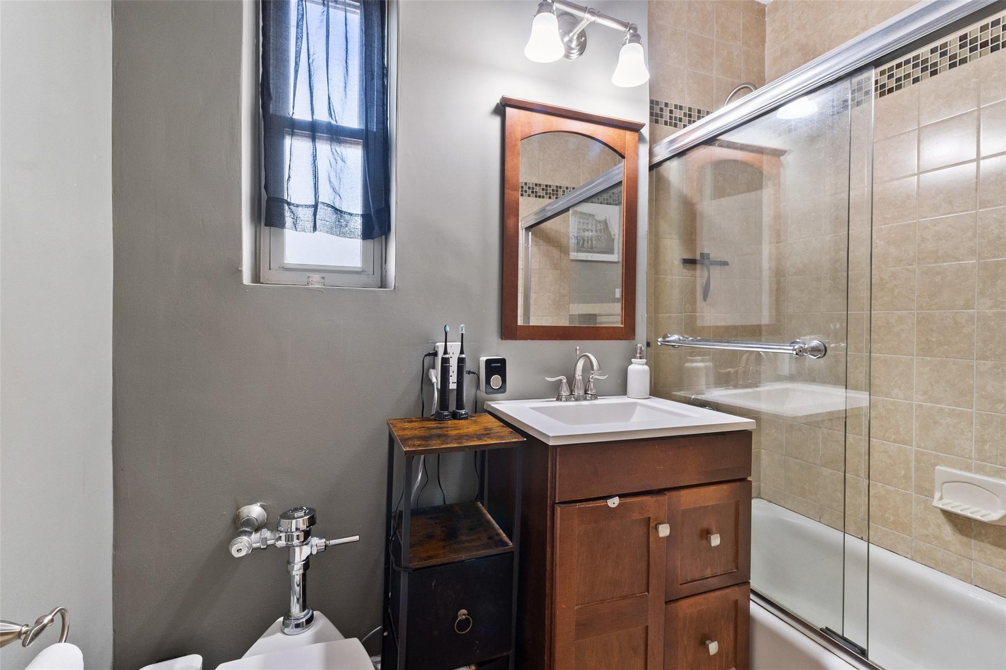 #9 photo, 101 Old Mamaroneck Road, White Plains , NY 10605