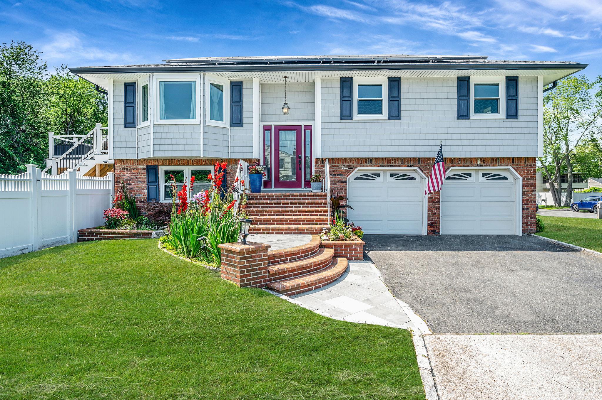 #1 photo, 6 Holly Road, سوفولك Oakdale , NY 11769