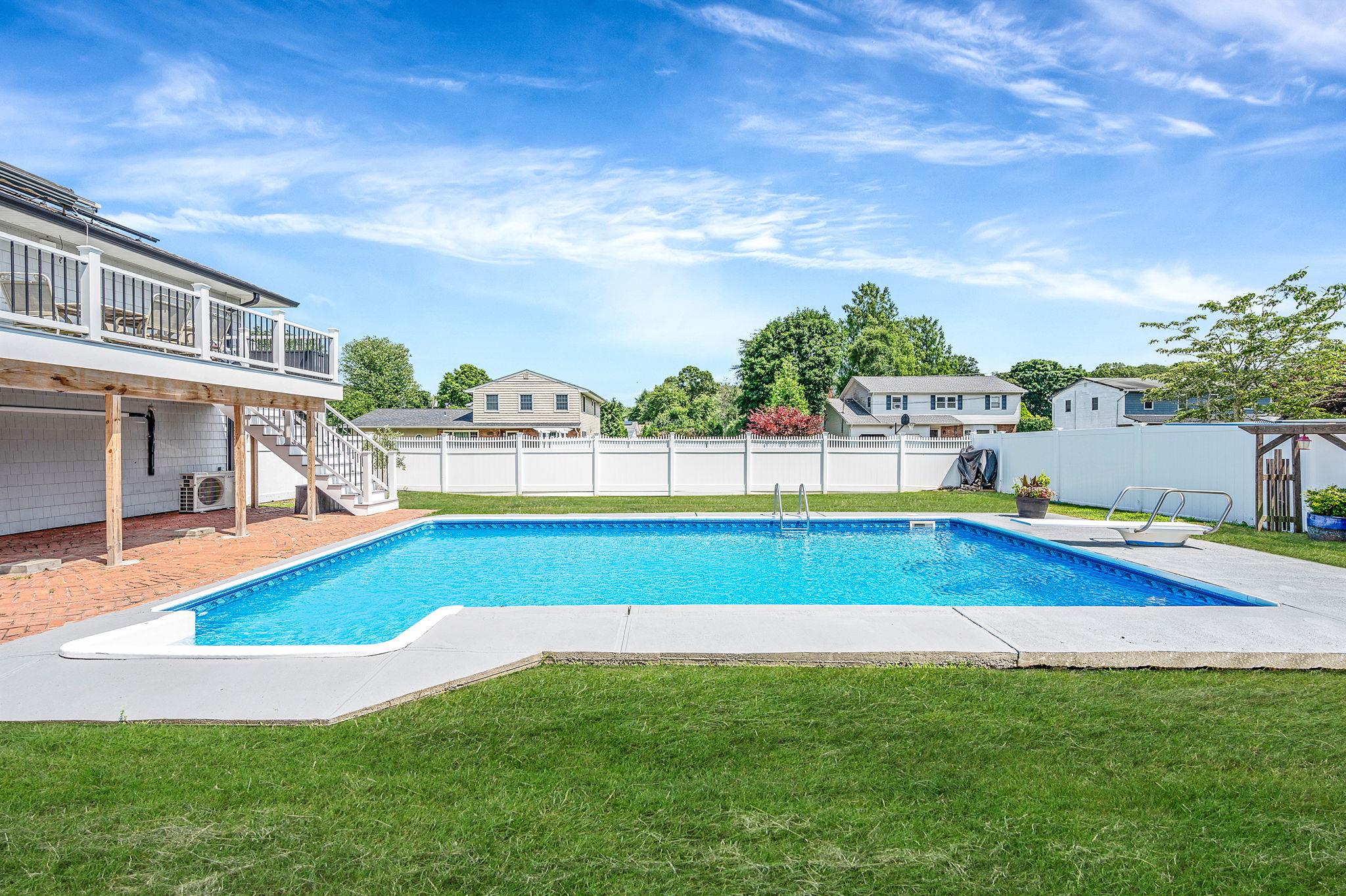 #10 photo, 6 Holly Road, سوفولك Oakdale , NY 11769