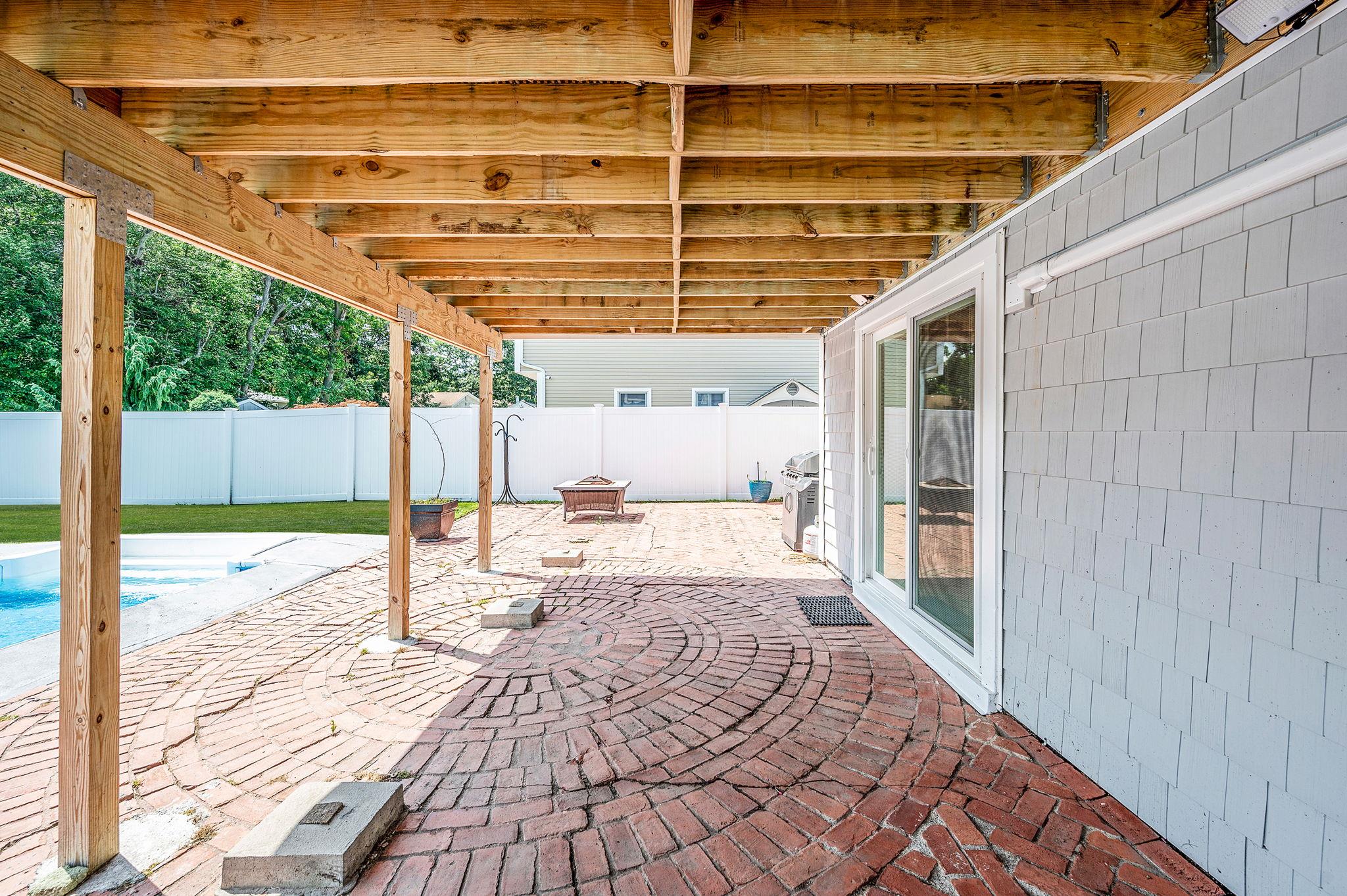 #11 photo, 6 Holly Road, سوفولك Oakdale , NY 11769