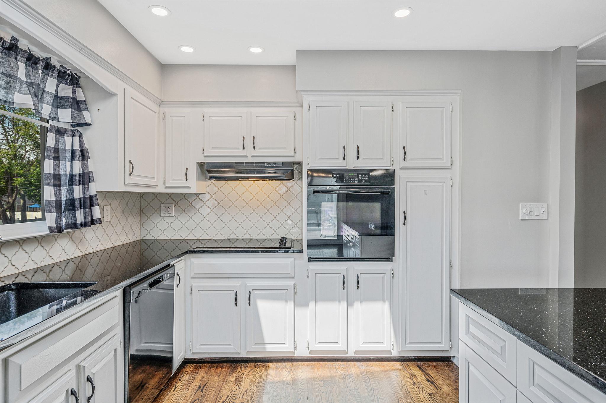 #19 photo, 6 Holly Road, سوفولك Oakdale , NY 11769