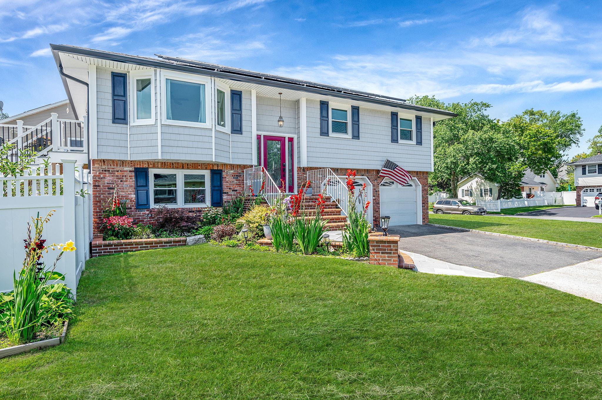 #2 photo, 6 Holly Road, سوفولك Oakdale , NY 11769