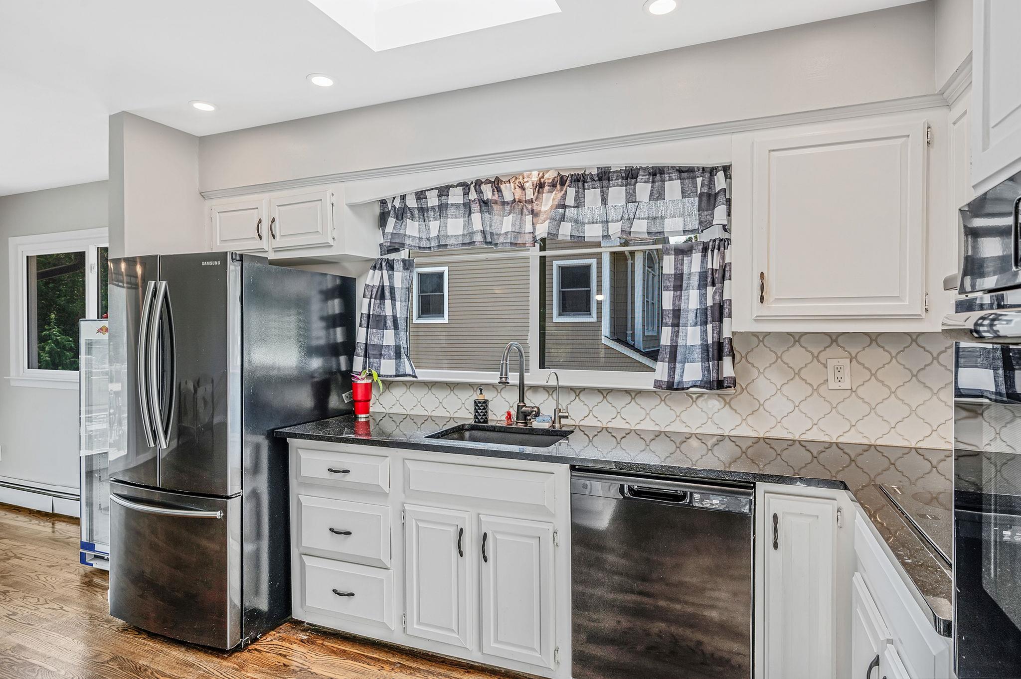 #20 photo, 6 Holly Road, سوفولك Oakdale , NY 11769