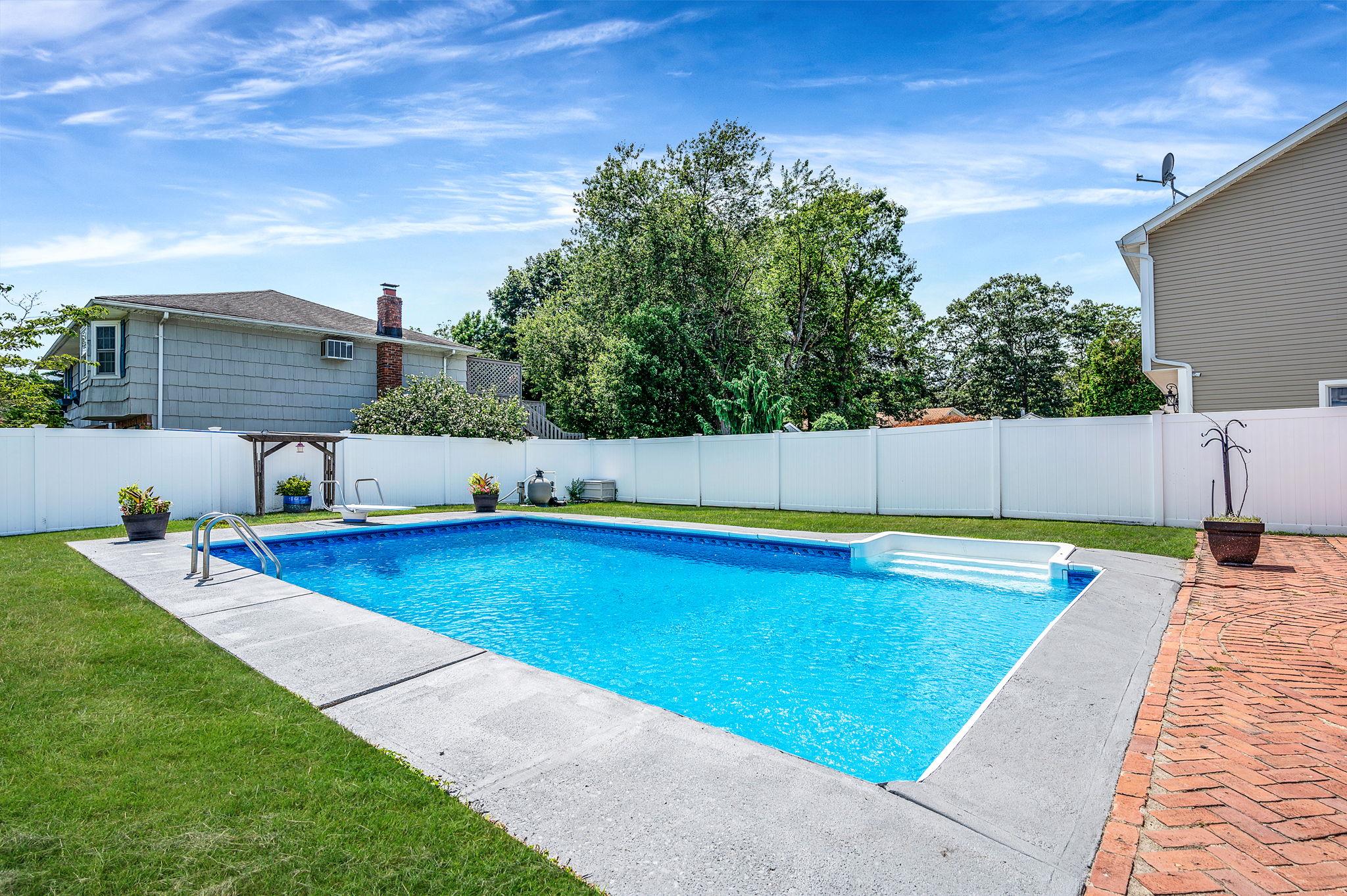 #7 photo, 6 Holly Road, سوفولك Oakdale , NY 11769