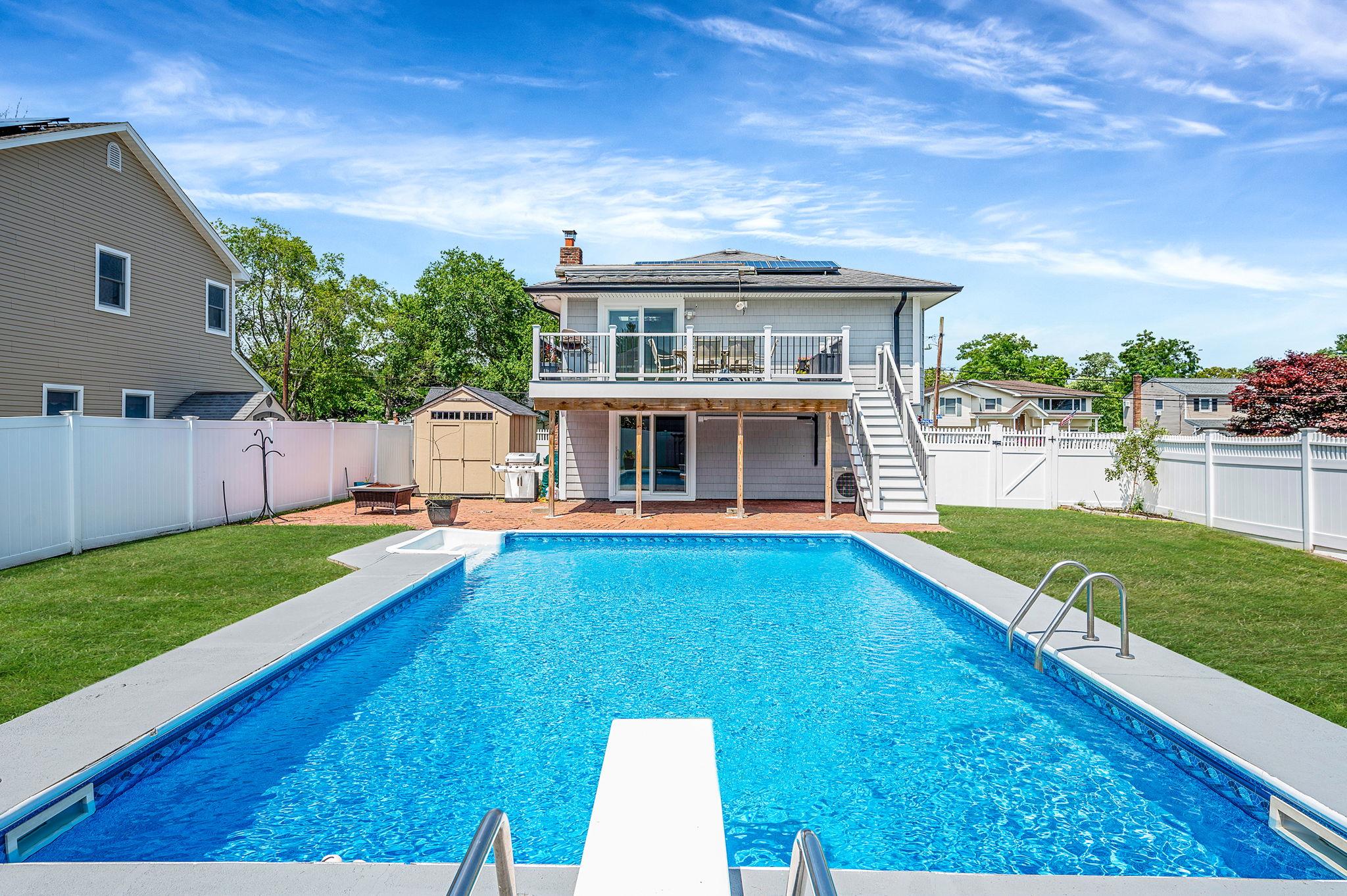 #8 photo, 6 Holly Road, سوفولك Oakdale , NY 11769