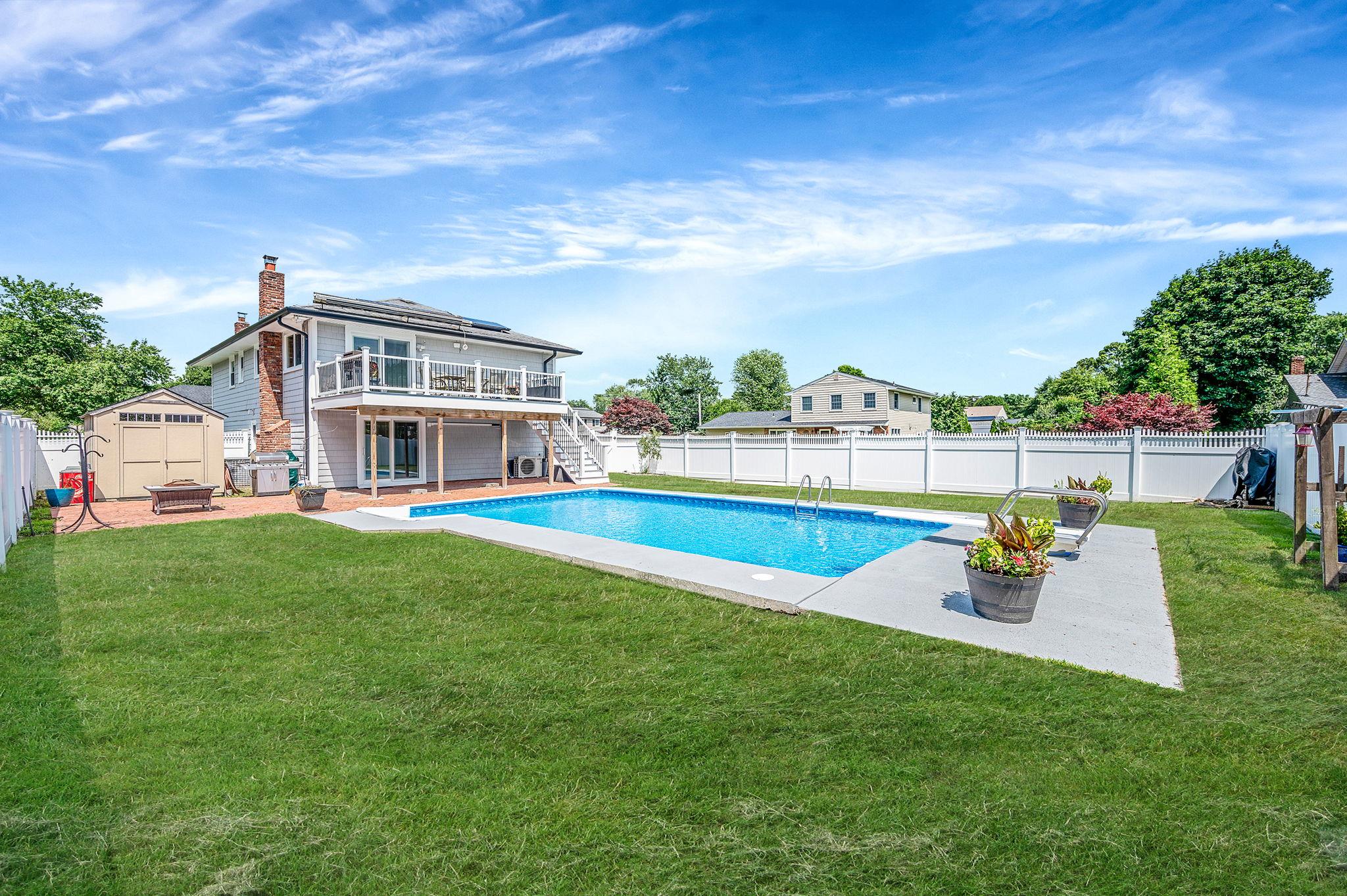 #9 photo, 6 Holly Road, سوفولك Oakdale , NY 11769