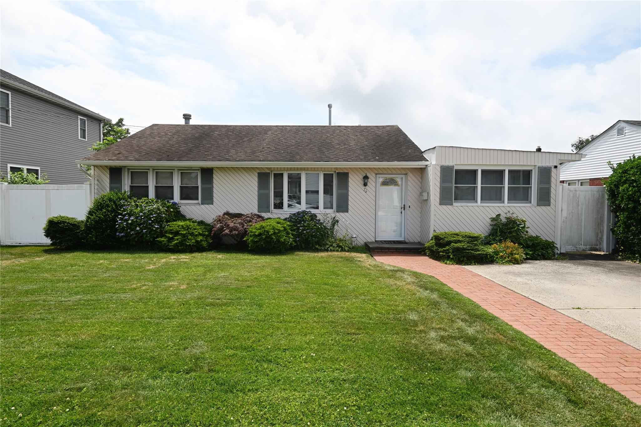 #1 photo, 76 Conneticut Avenue, Massapequa , NY 11758