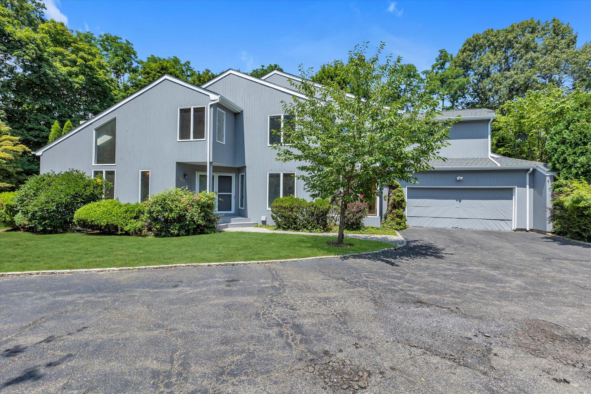 #1 photo, 2 Heiko Court, Northport , NY 11768
