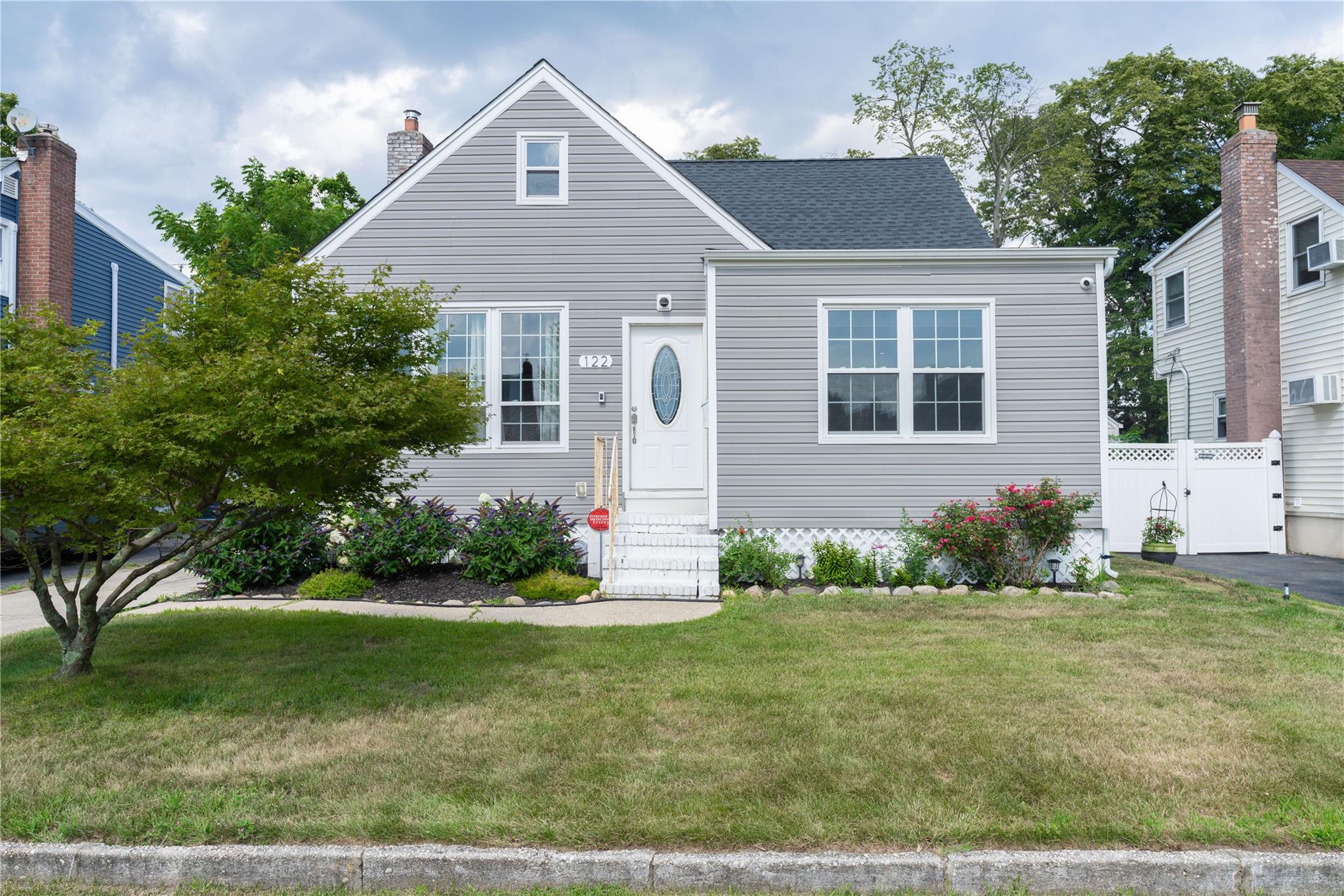#1 photo, 122 Venetian Boulevard, Lindenhurst , NY 11757