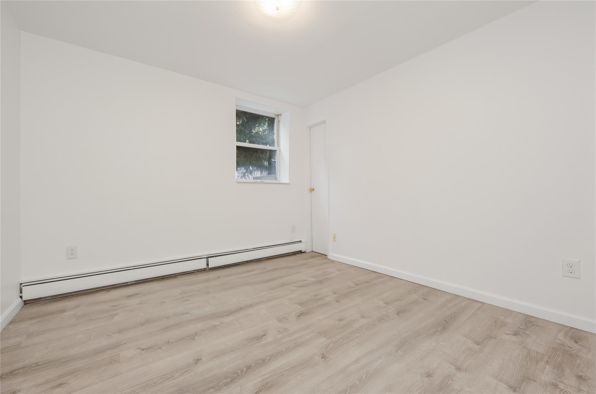 #14 photo, 350 Mark Tree Road, מחוז סאפוק South Setauket , NY 11720