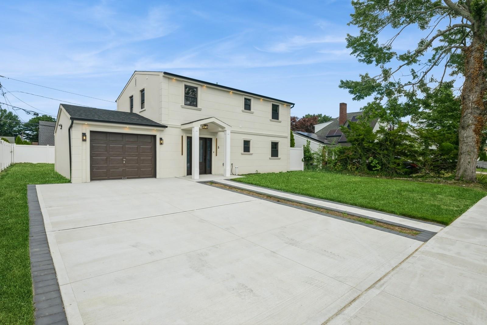 #1 photo, 5 Thimble Lane, Hicksville , NY 11801