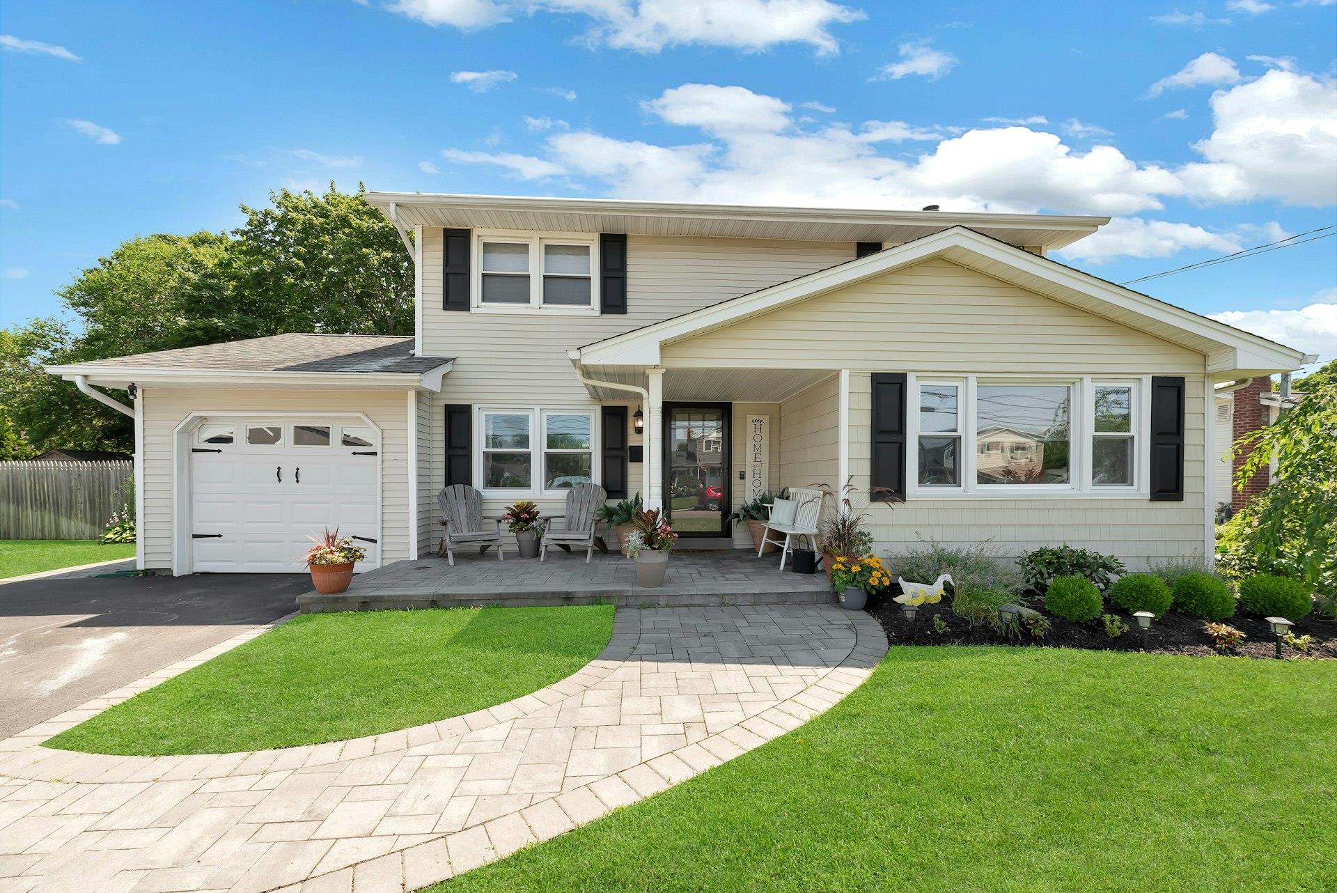 #1 photo, 19 Harp Lane, Sayville , NY 11782