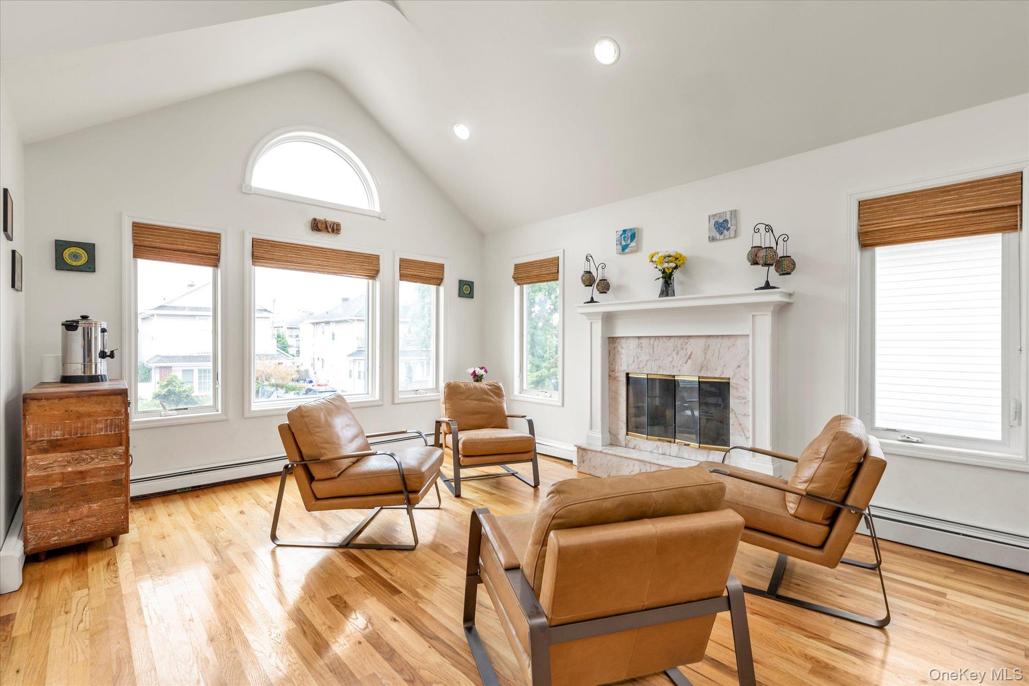 #3 photo, 227 W Pine Street, ナッソー郡 Long Beach , NY 11561