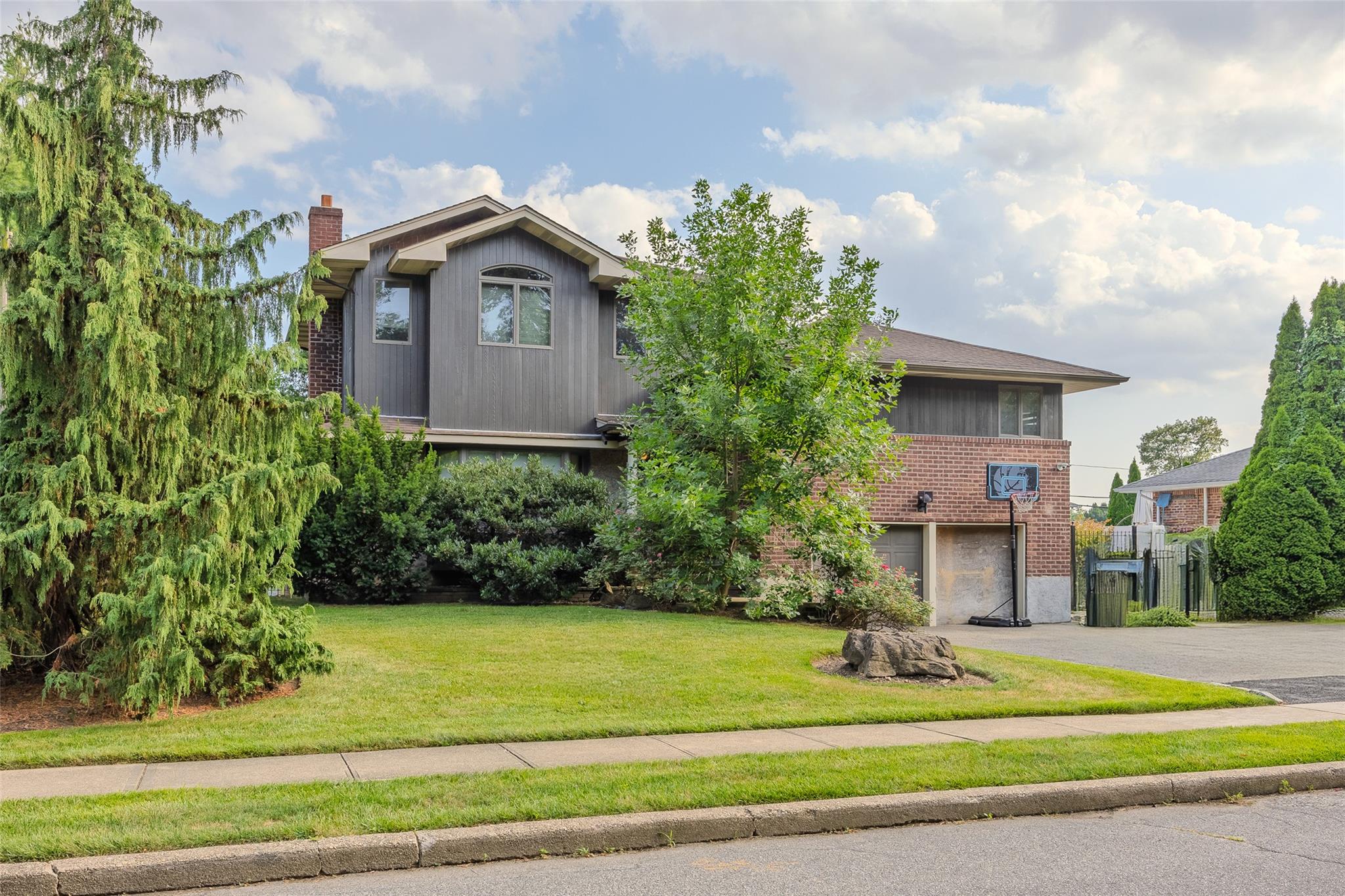 #1 photo, 31 Morris Drive, Syosset , NY 11791