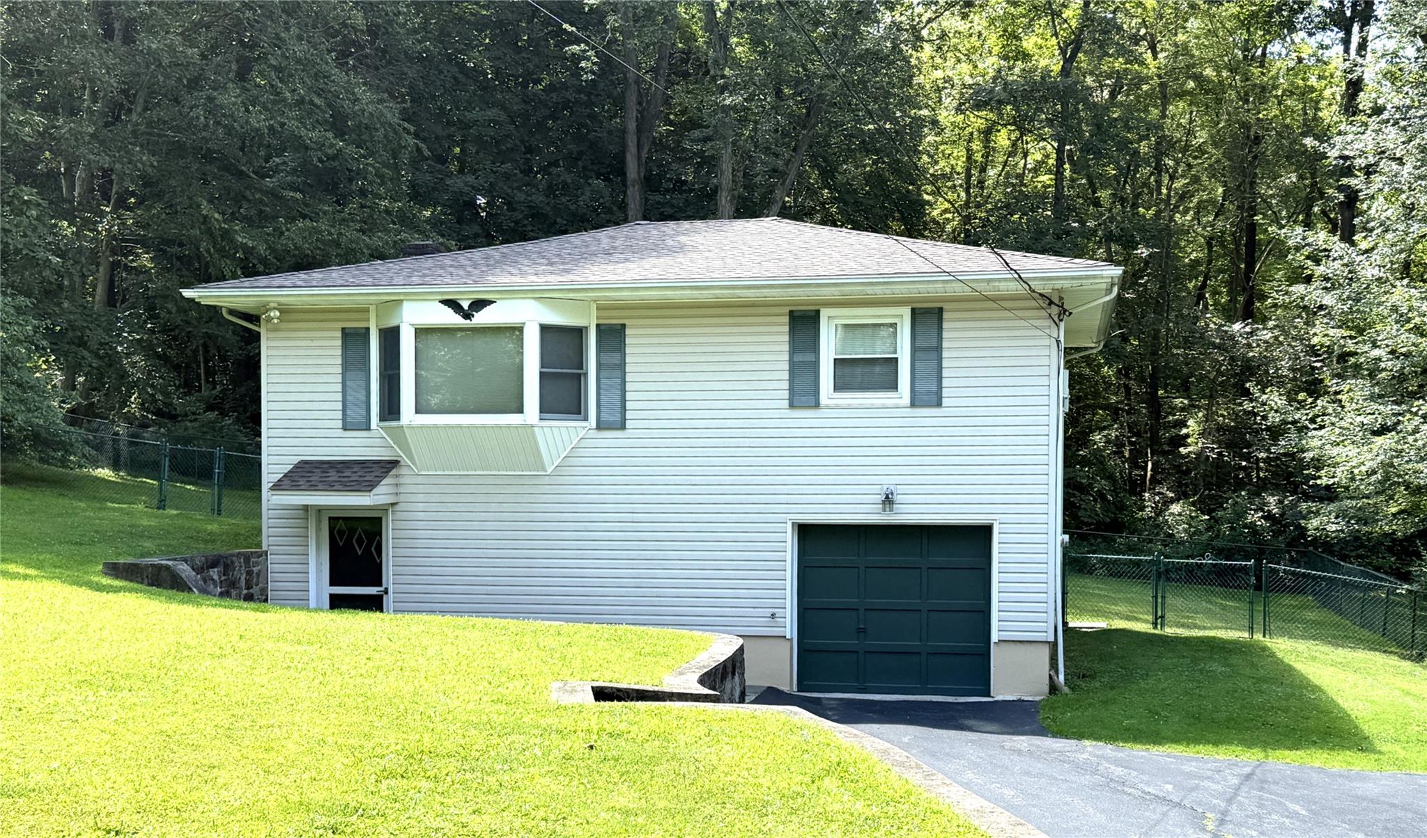 #1 photo, 1623 Strawberry Road, Mohegan Lake , NY 10547