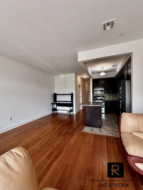 #16 photo, New York City, New York City , NY 10301