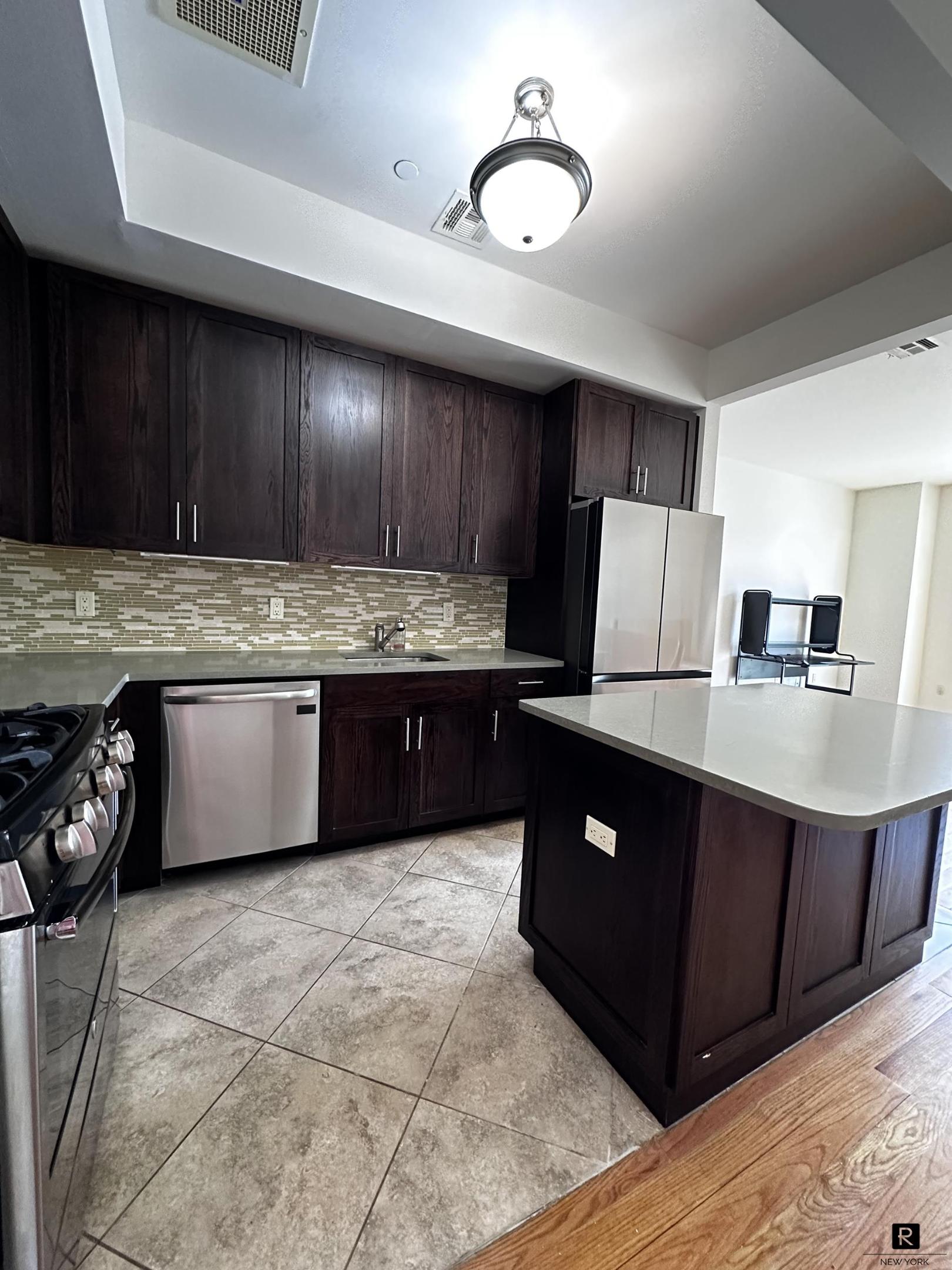 #8 photo, New York City, New York City , NY 10301