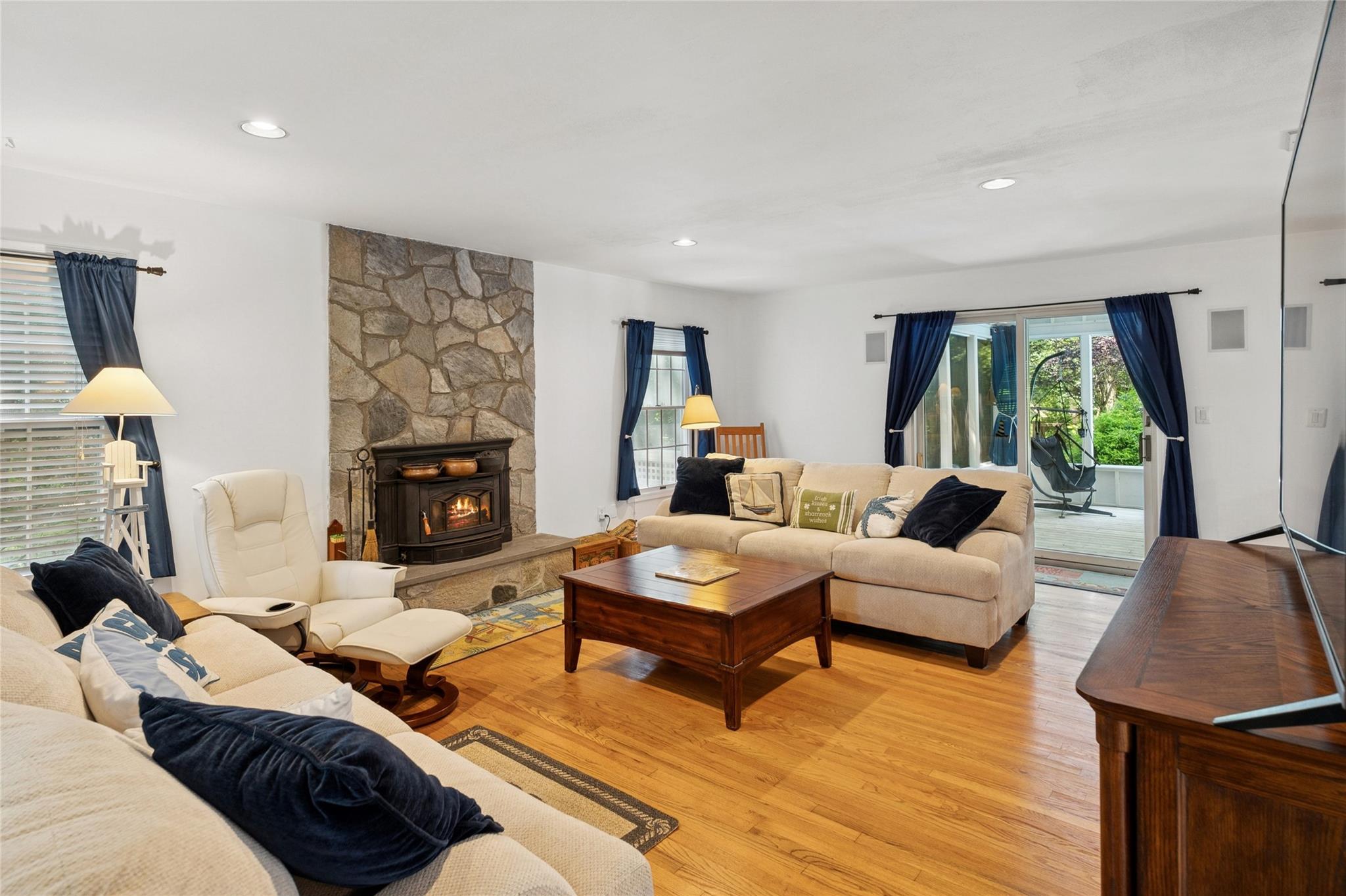 #12 photo, 21 Windwood Court, 東長島 汉普顿 Westhampton , NY 11977