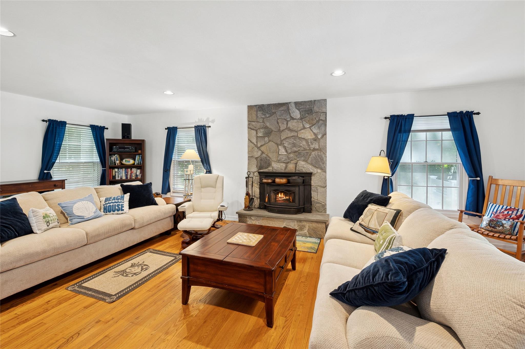 #13 photo, 21 Windwood Court, 東長島 汉普顿 Westhampton , NY 11977