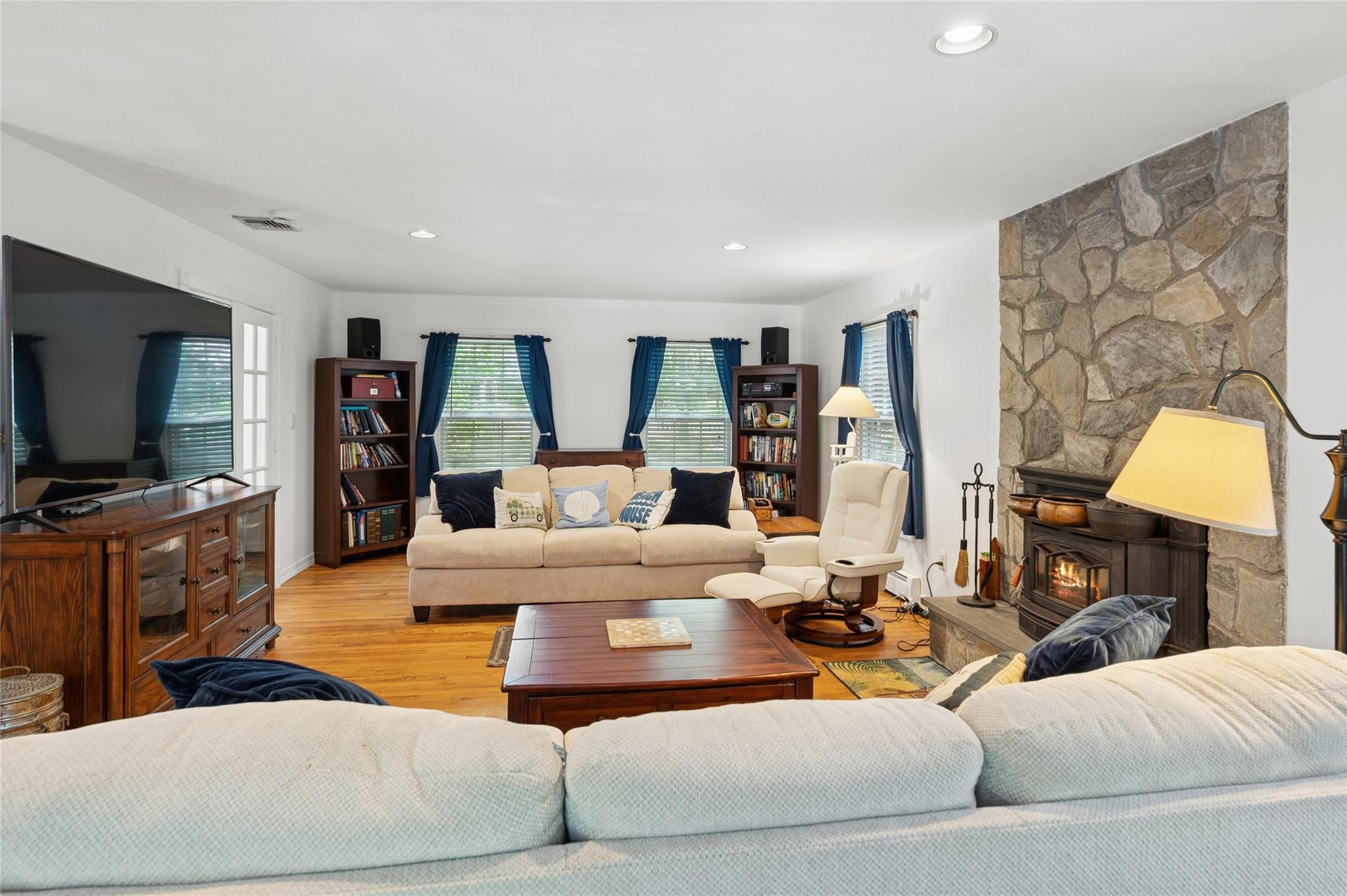 #14 photo, 21 Windwood Court, 東長島 汉普顿 Westhampton , NY 11977