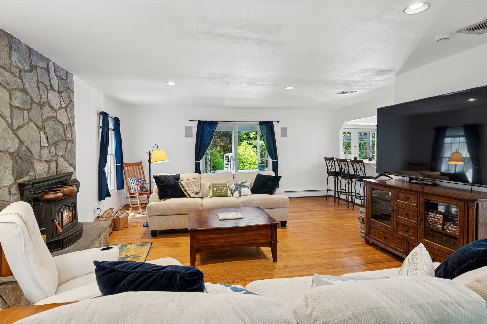 #15 photo, 21 Windwood Court, 東長島 汉普顿 Westhampton , NY 11977