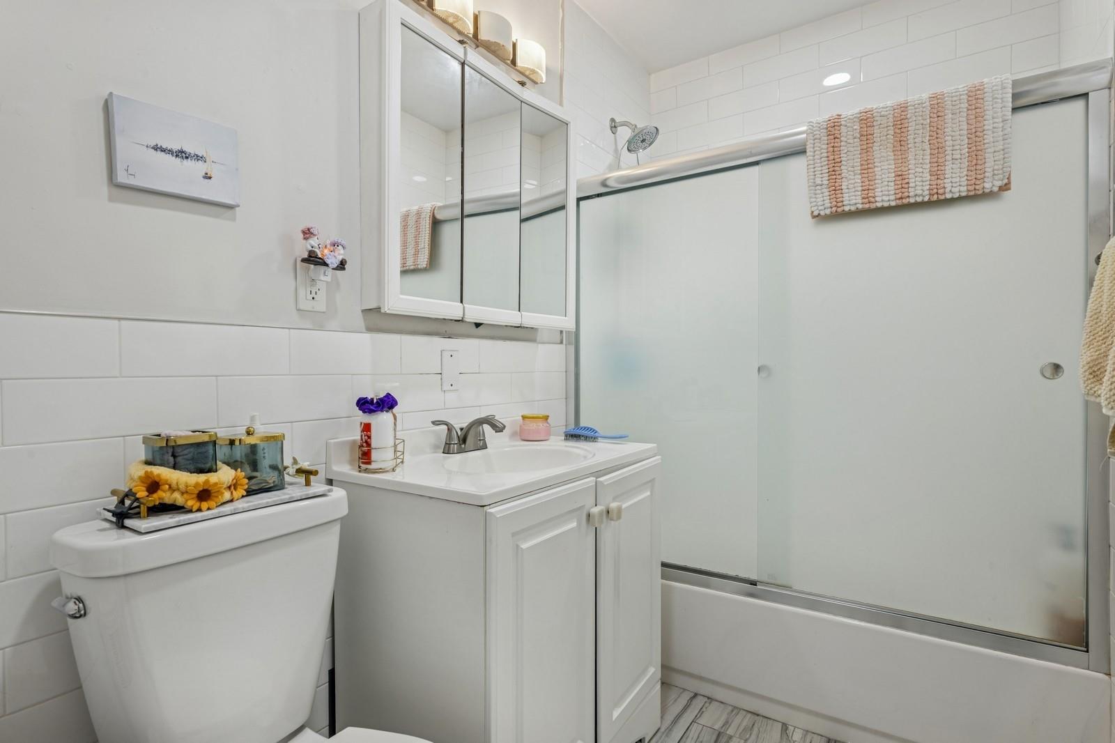 #10 photo, 725 E Broadway, Long Beach , NY 11561