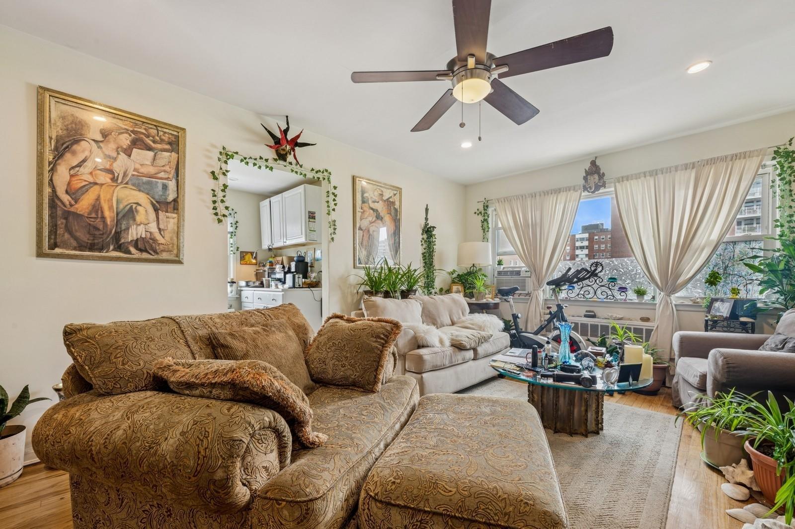 #14 photo, 725 E Broadway, Long Beach , NY 11561