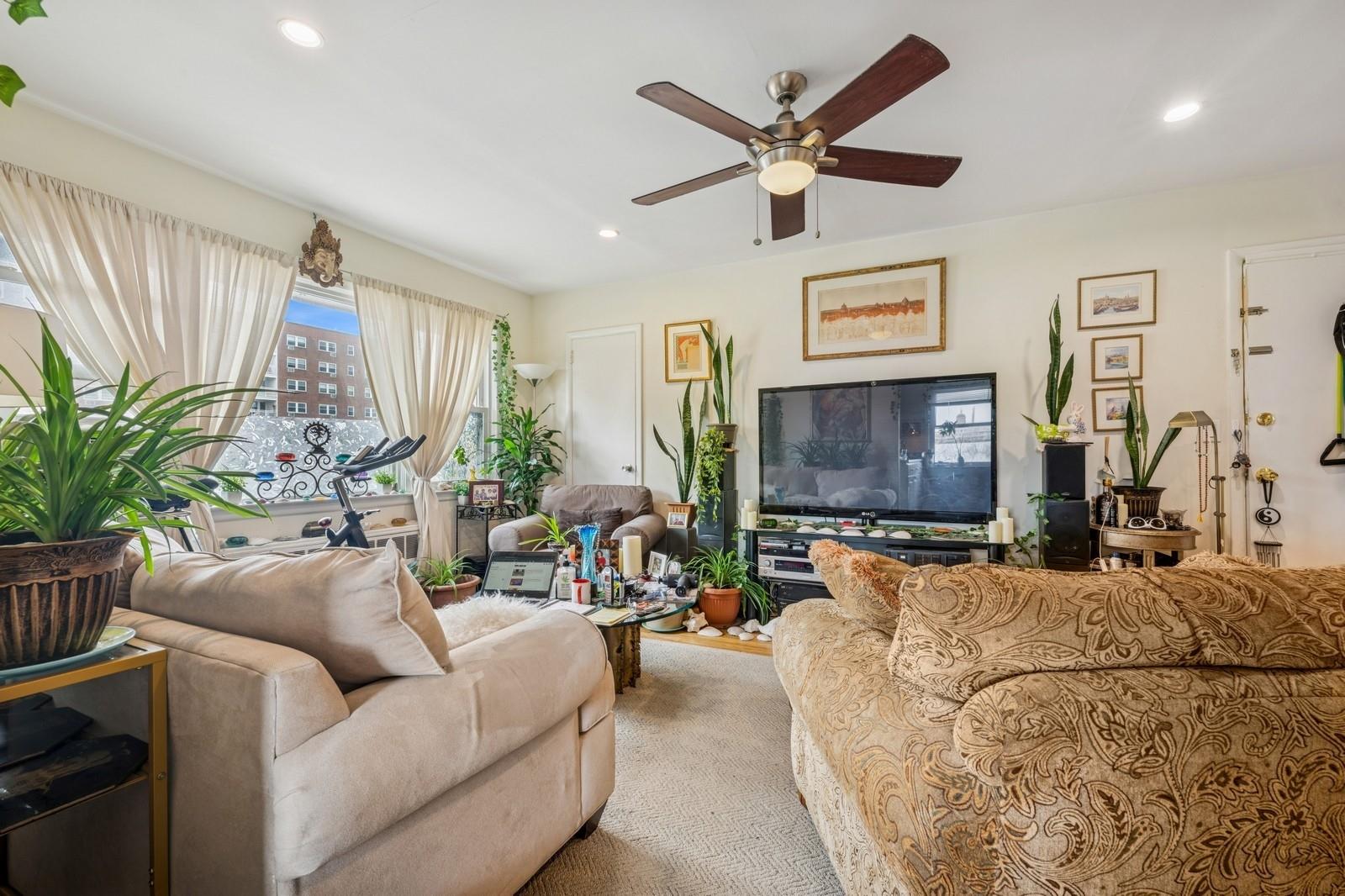 #15 photo, 725 E Broadway, Long Beach , NY 11561