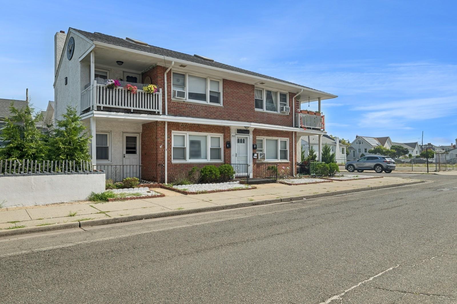 #2 photo, 725 E Broadway, Long Beach , NY 11561