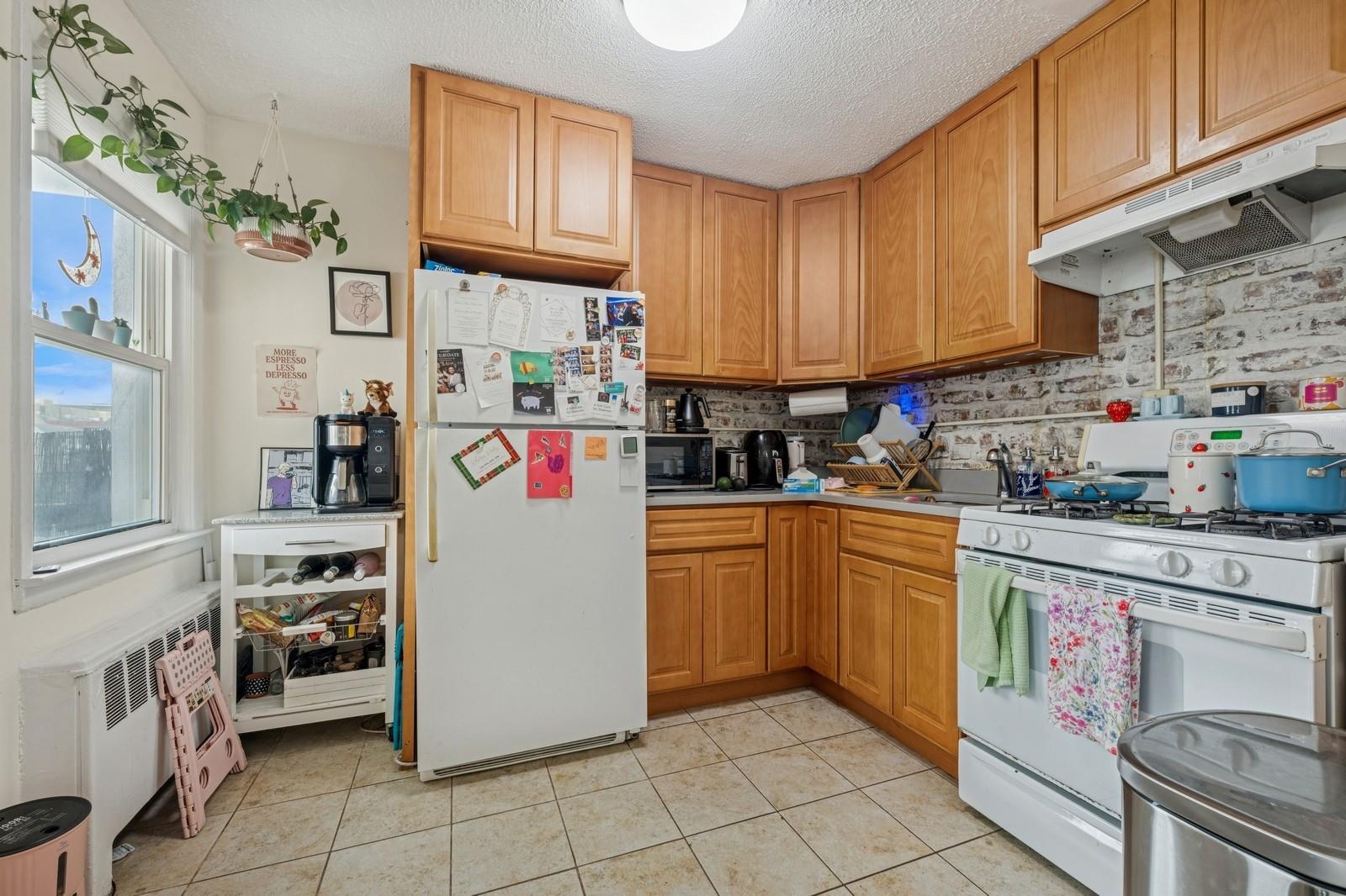 #5 photo, 725 E Broadway, Long Beach , NY 11561