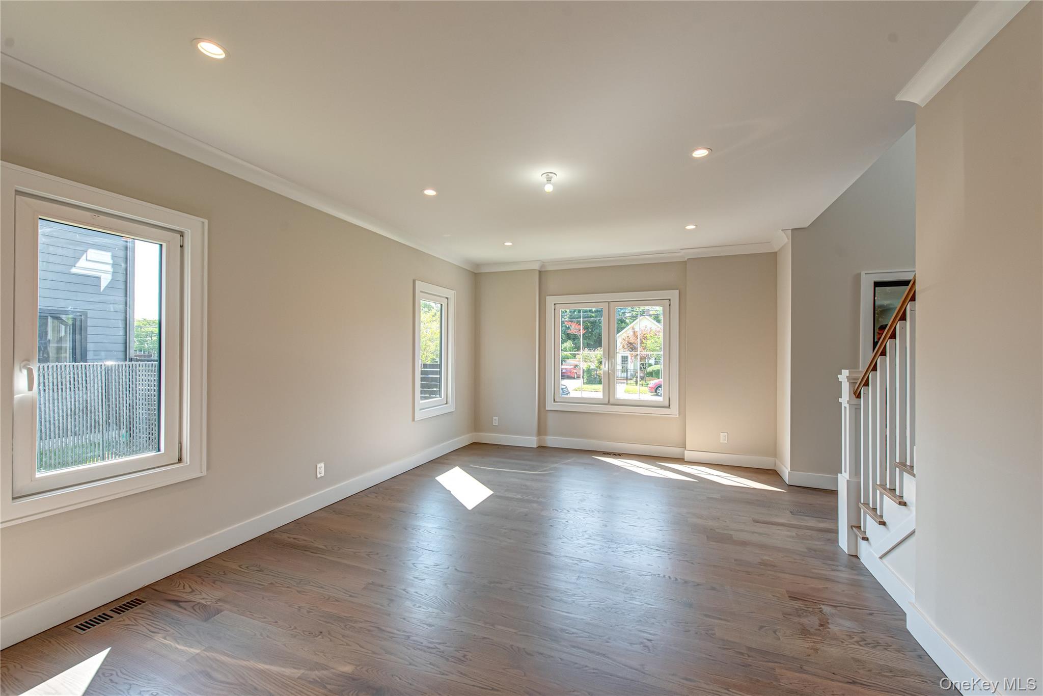 #13 photo, 9 E Madison Street, 东长岛 东艾斯利普 East Islip , NY 11730