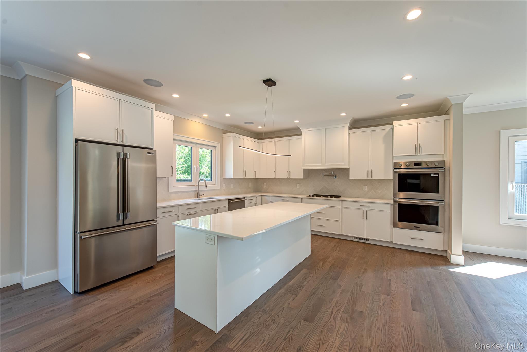 #8 photo, 9 E Madison Street, 东长岛 东艾斯利普 East Islip , NY 11730