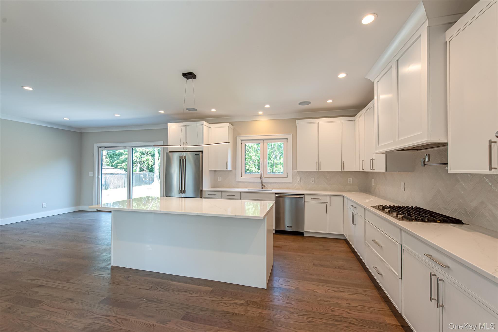 #9 photo, 9 E Madison Street, 东长岛 东艾斯利普 East Islip , NY 11730