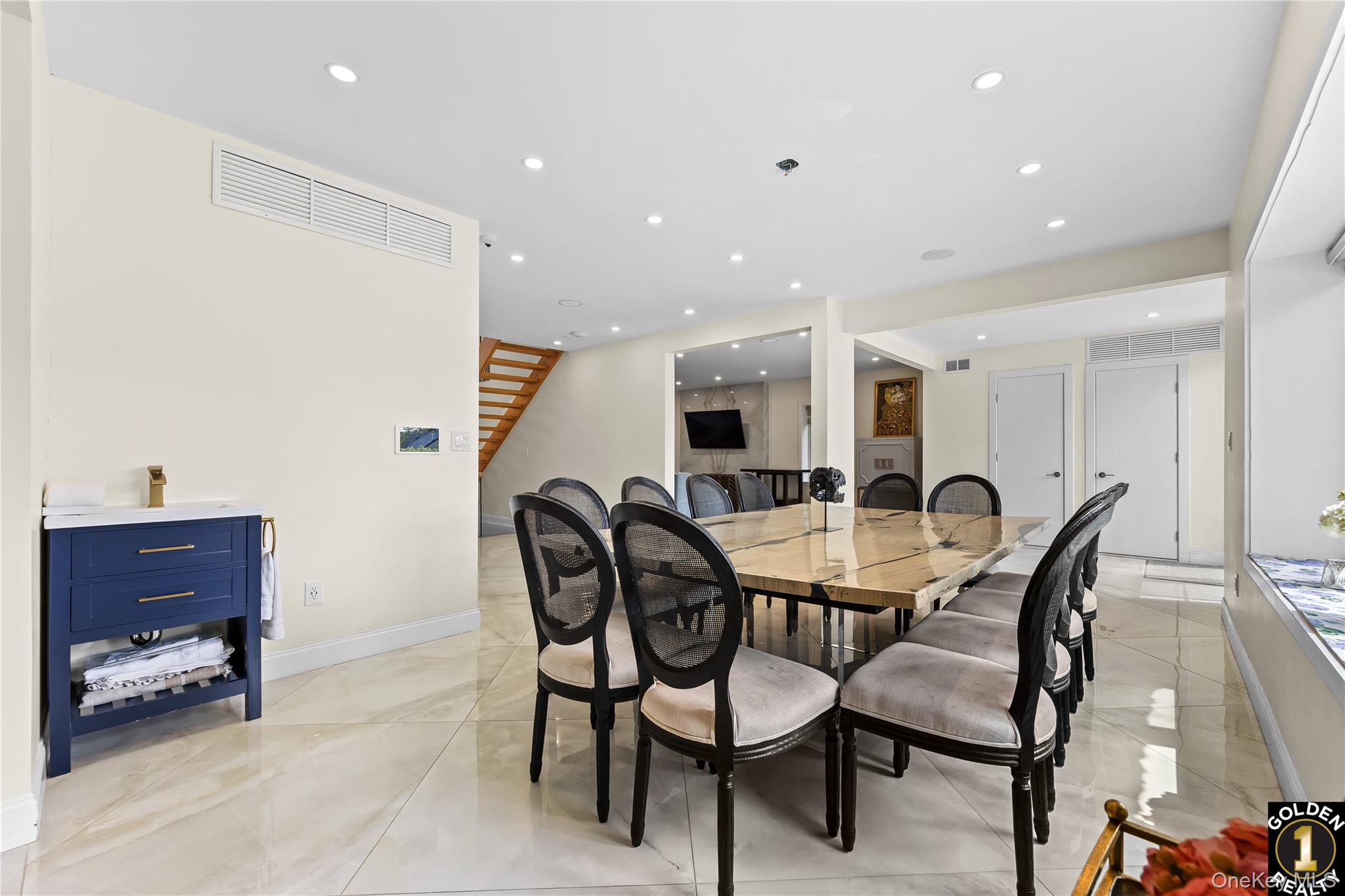 #5 photo, 115-18 Mayfair Road, クイーンズ区 Kew Gardens , NY 11418