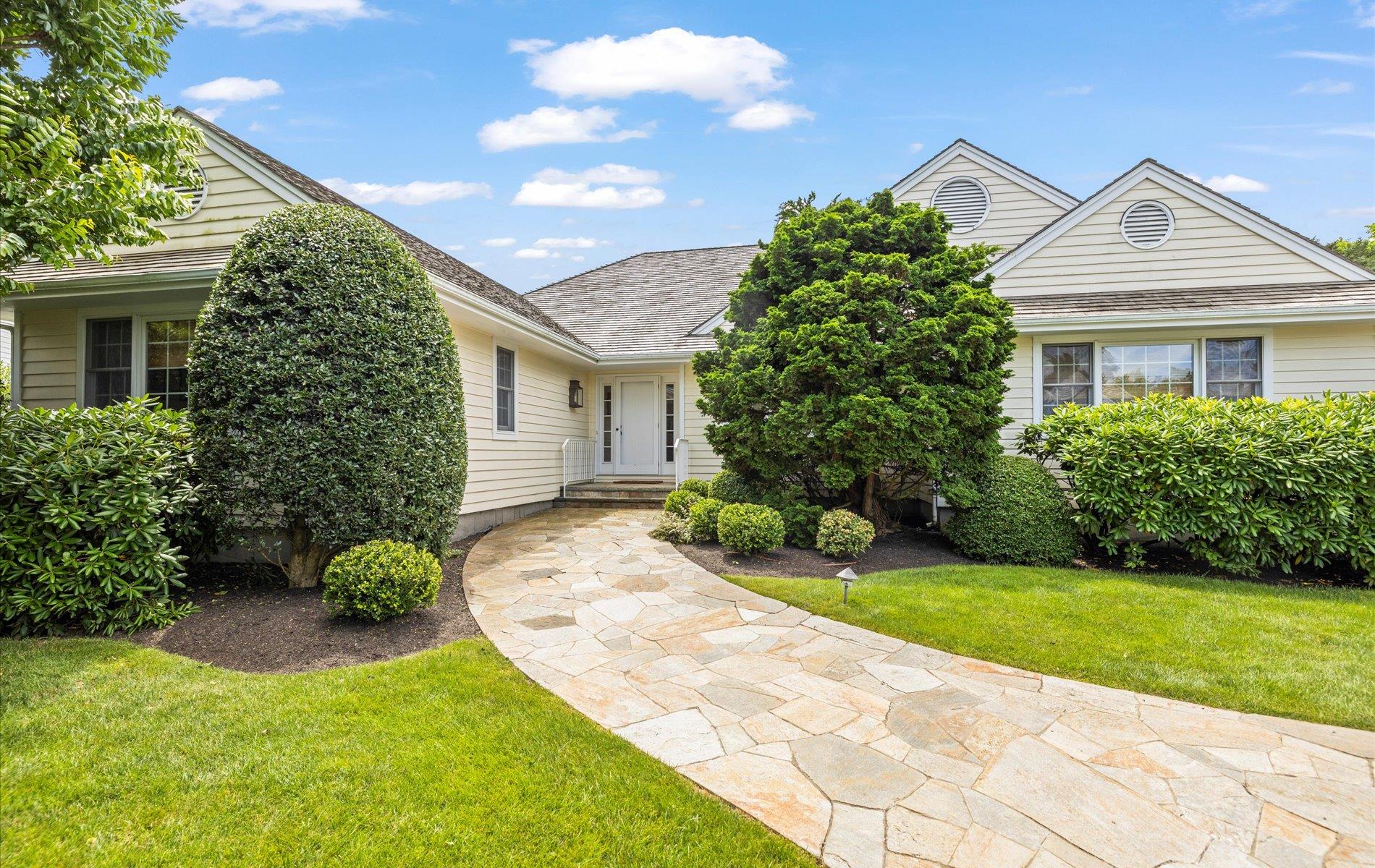 #1 photo, 32 Cobblefield Lane, Southampton , NY 11968