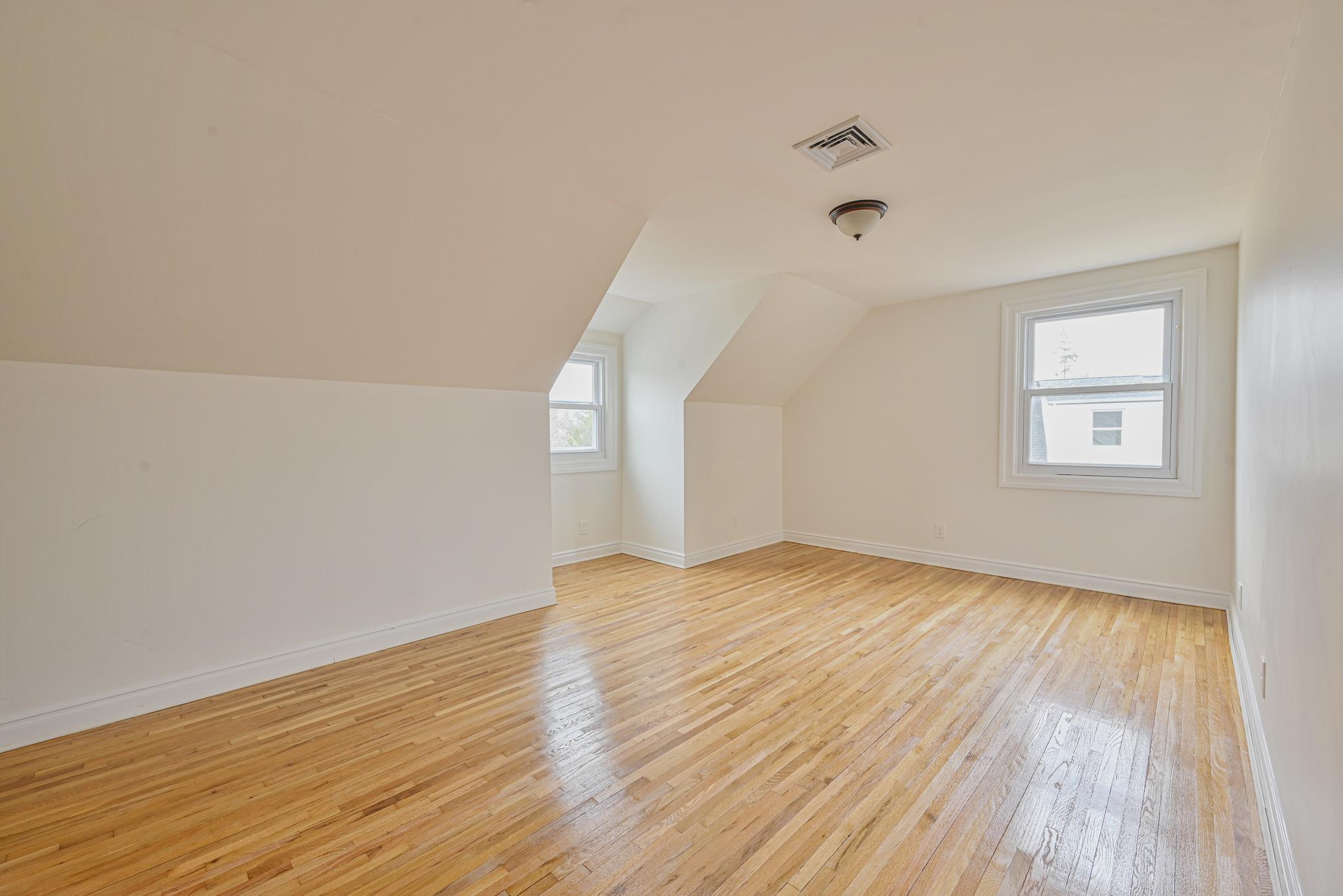 #9 photo, 100 Morris Parkway, ナッソー郡 Valley Stream , NY 11580