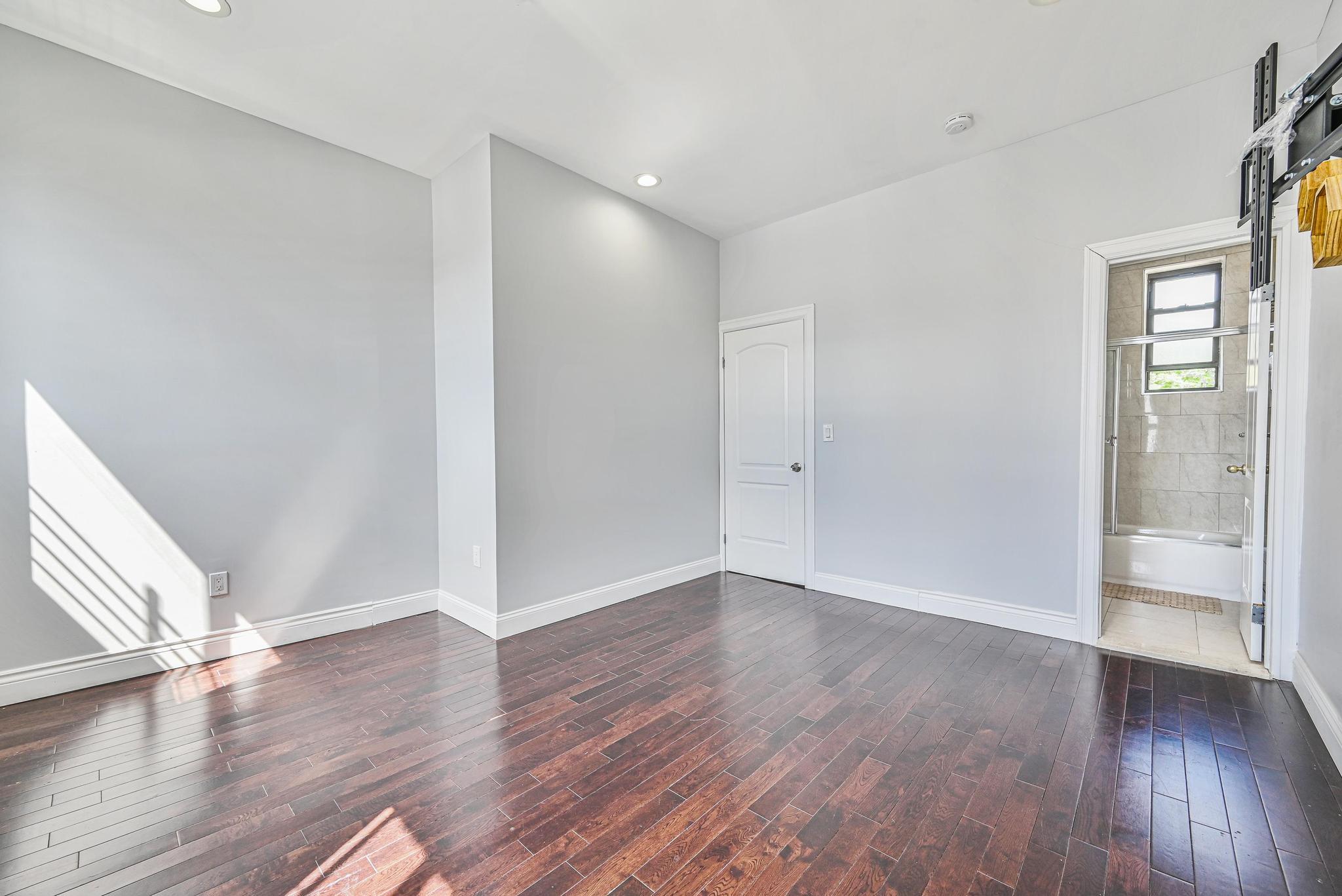 #10 photo, 5130 35th Street, クイーンズ区 Long Island City , NY 11101