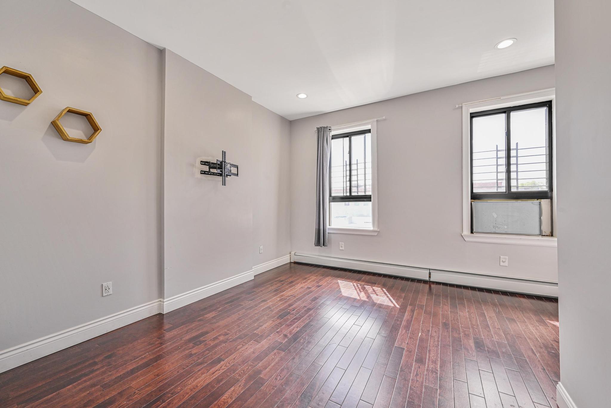 #14 photo, 5130 35th Street, クイーンズ区 Long Island City , NY 11101