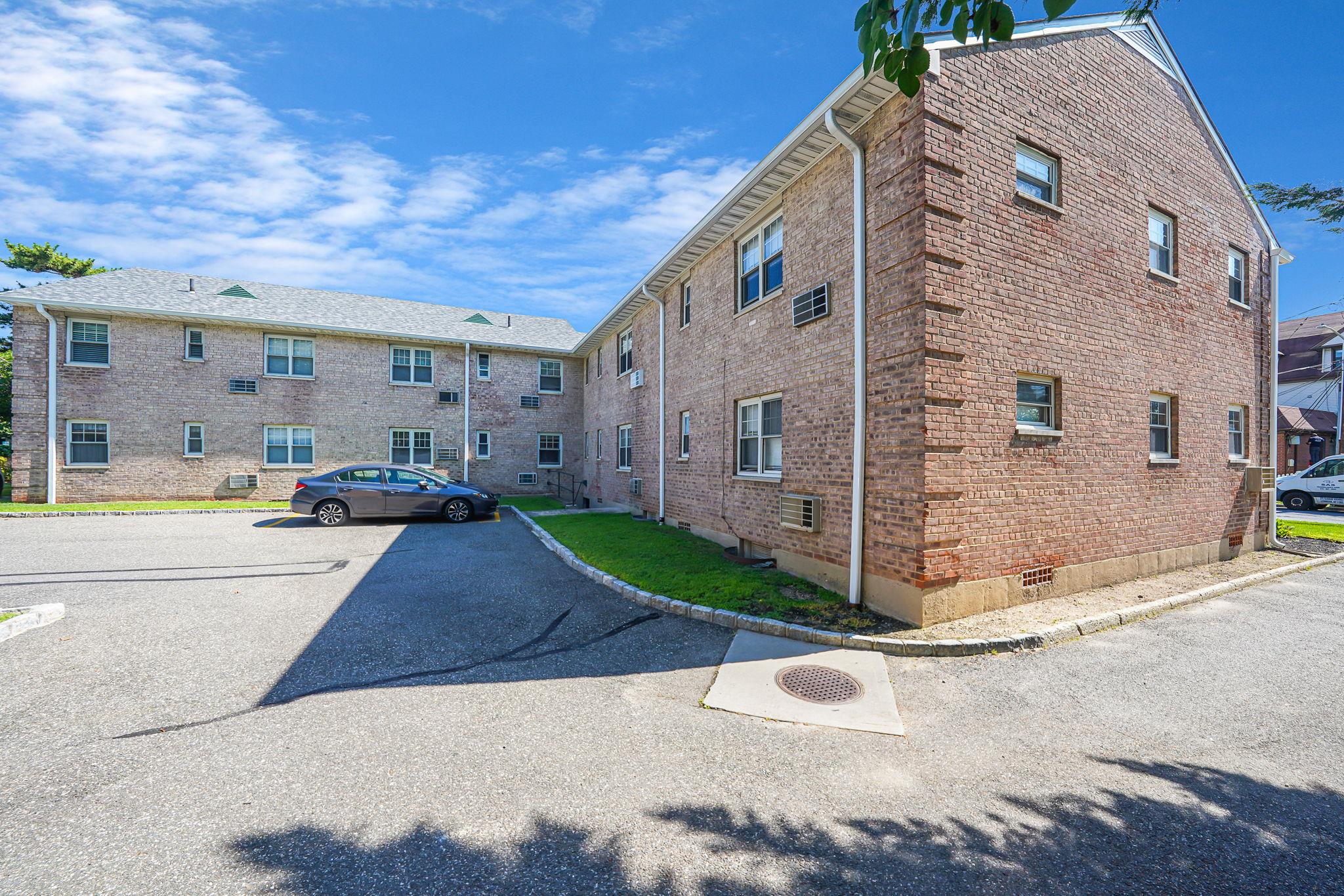 #4 photo, 4 S Forrest Avenue, ナッソー郡 Rockville Centre , NY 11570